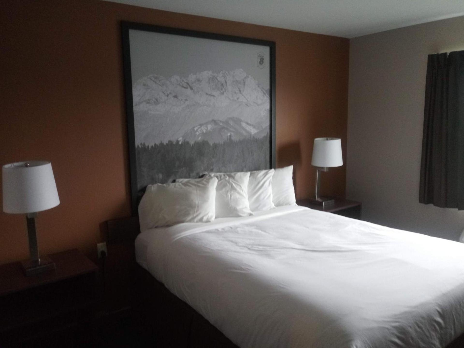 Super 8 by Wyndham Lynnwood photo 23