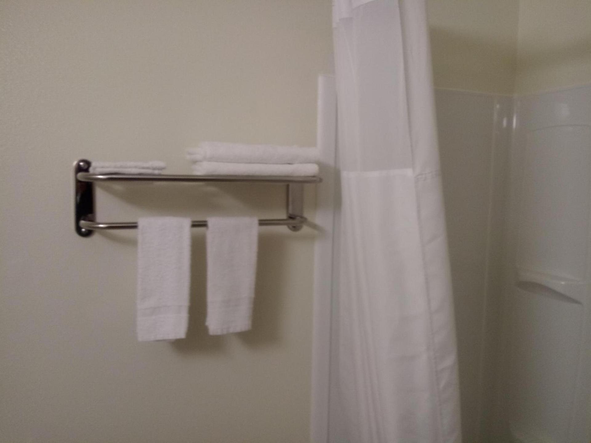 Super 8 by Wyndham Lynnwood photo 25