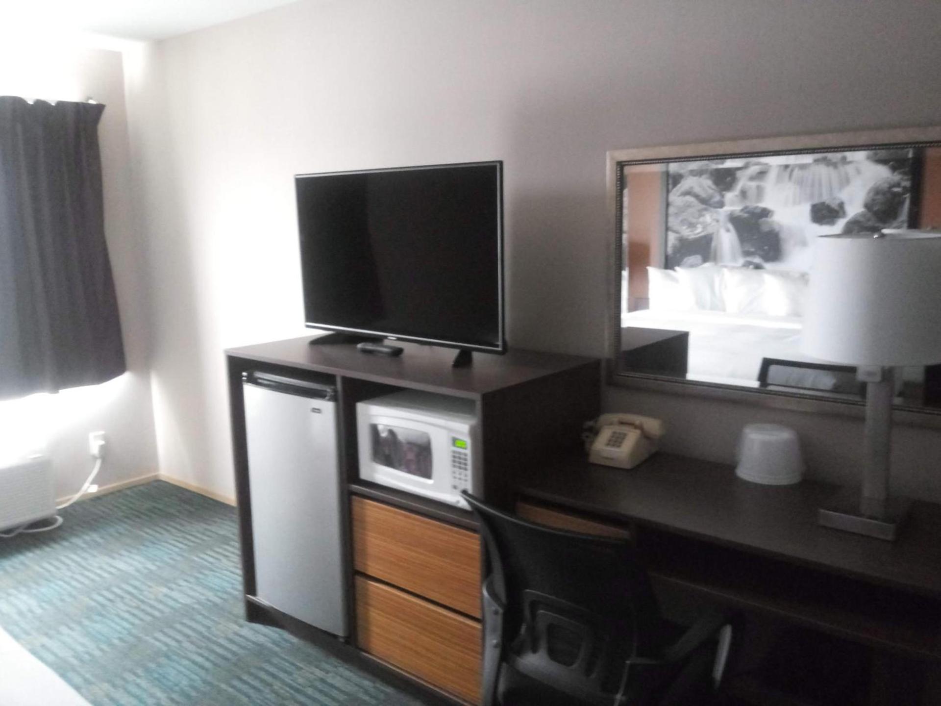 Super 8 by Wyndham Lynnwood photo 20