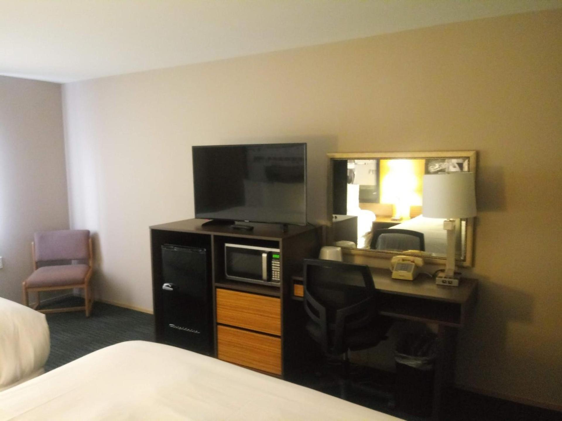 Super 8 by Wyndham Lynnwood photo 22