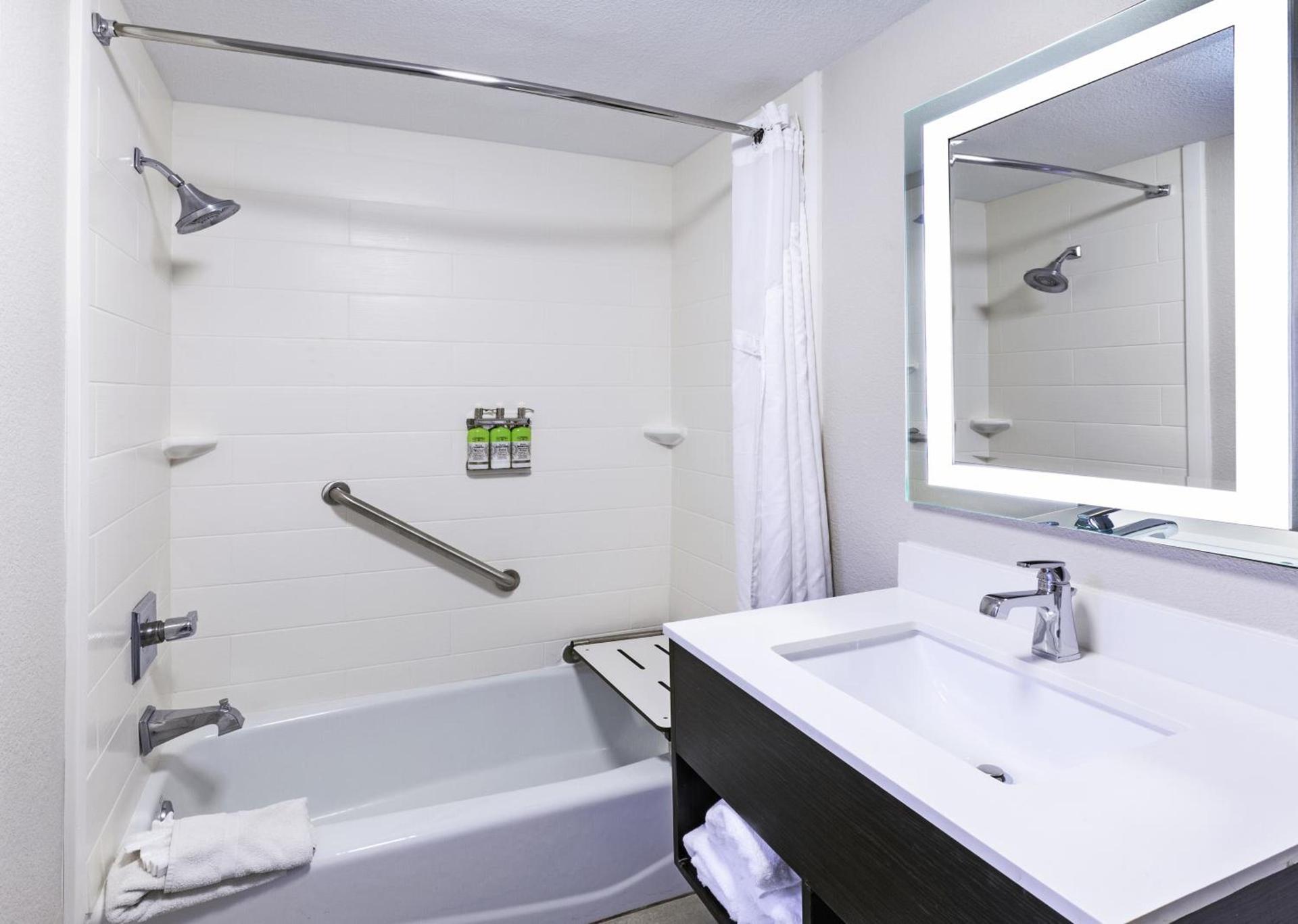 Holiday Inn Express New Orleans East by IHG photo 2