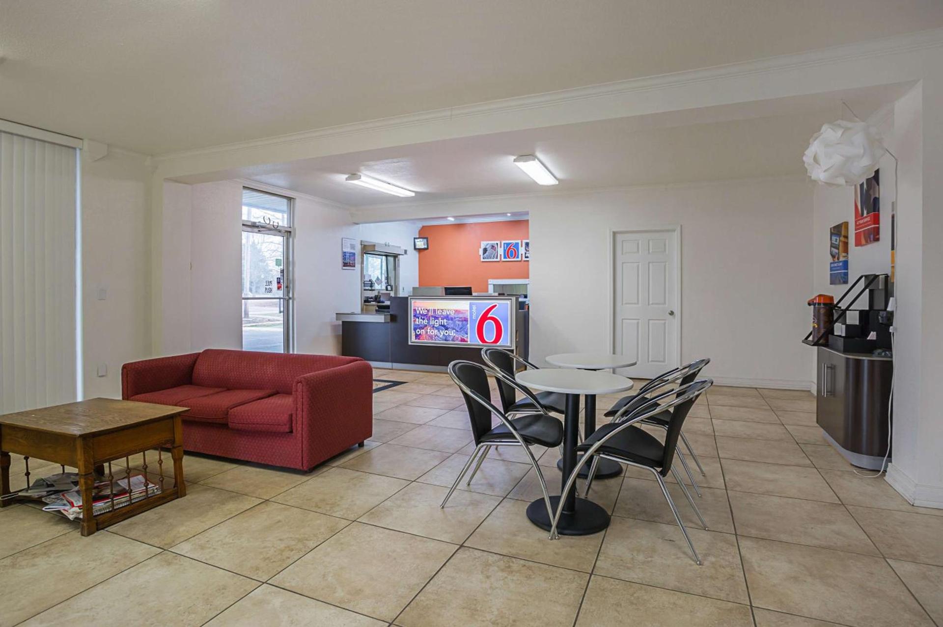 Motel 6-Brinkley, AR photo 32