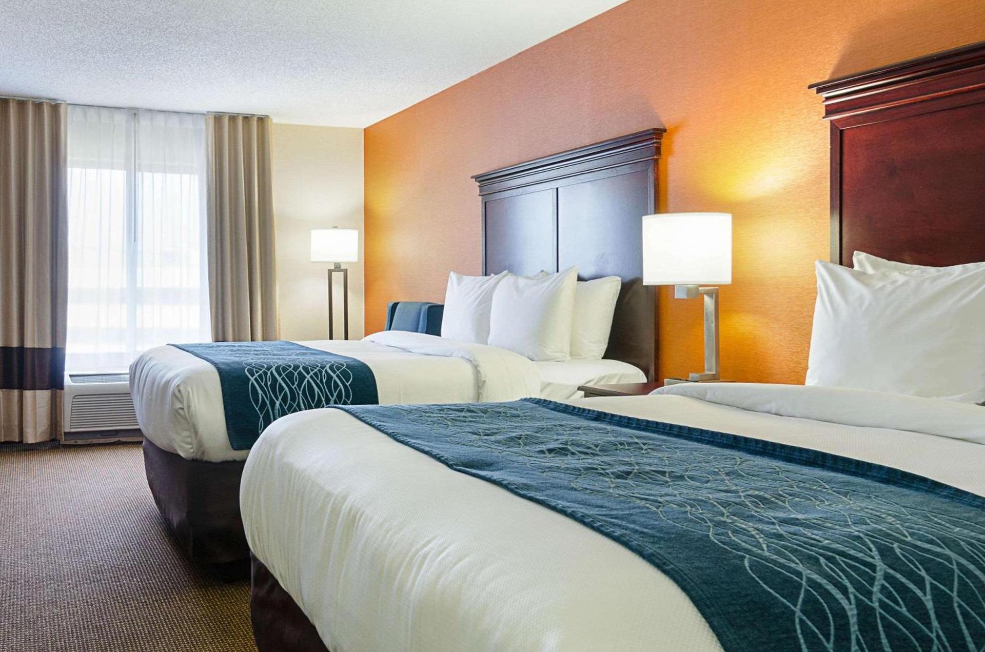 Comfort Inn & Suites Hutchinson photo 40