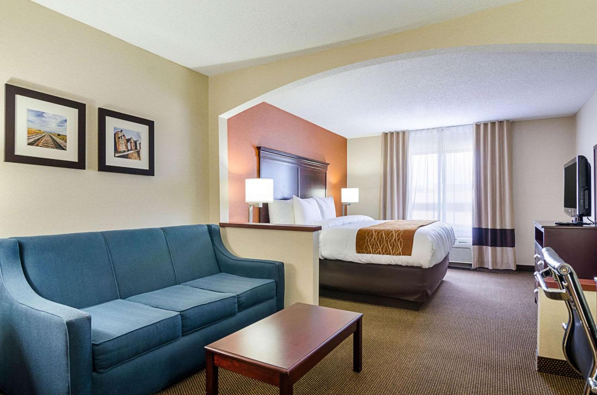 Comfort Inn & Suites Hutchinson photo 37