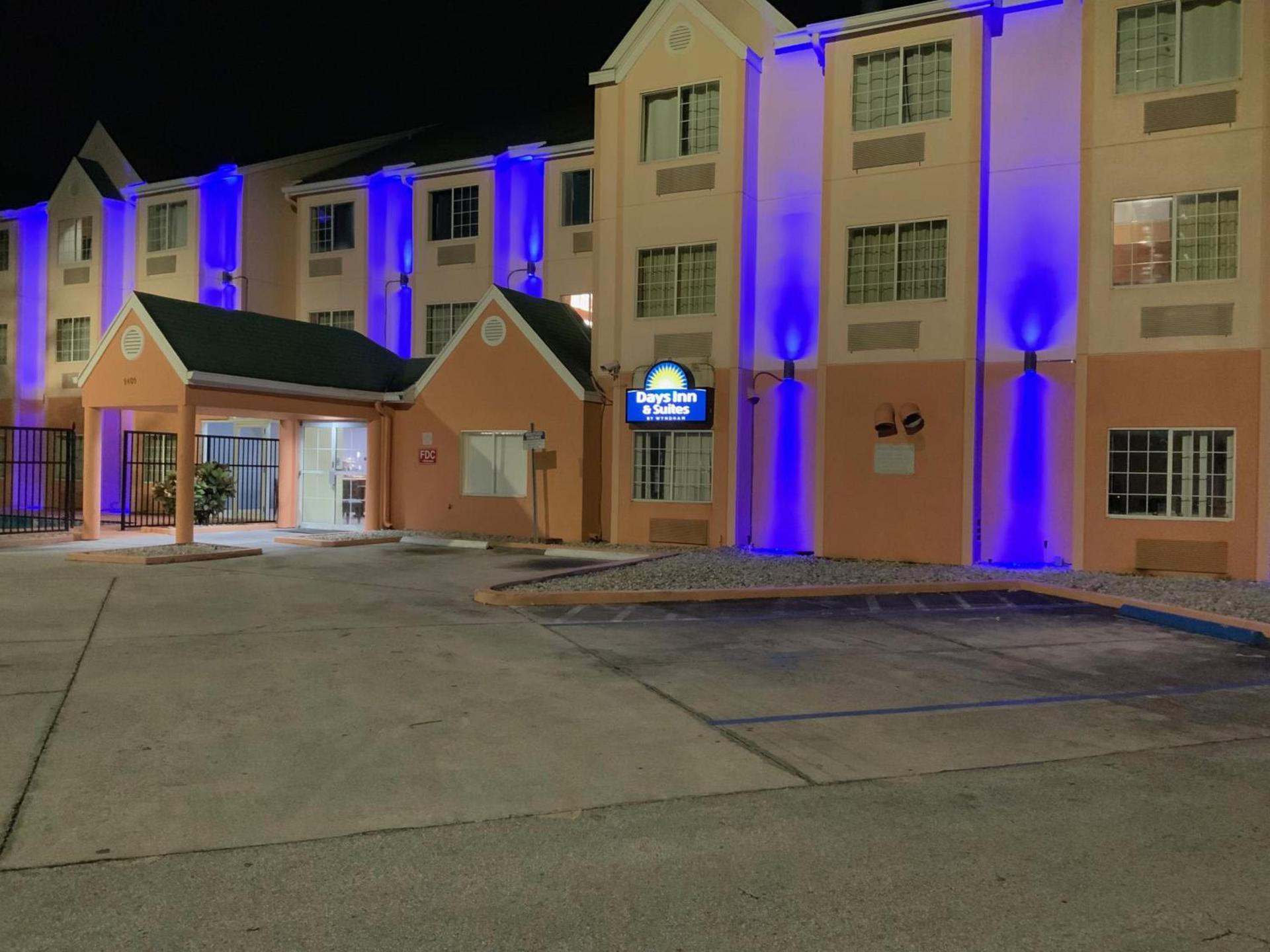 Days Inn & Suites by Wyndham Tampa/Raymond James Stadium photo 56