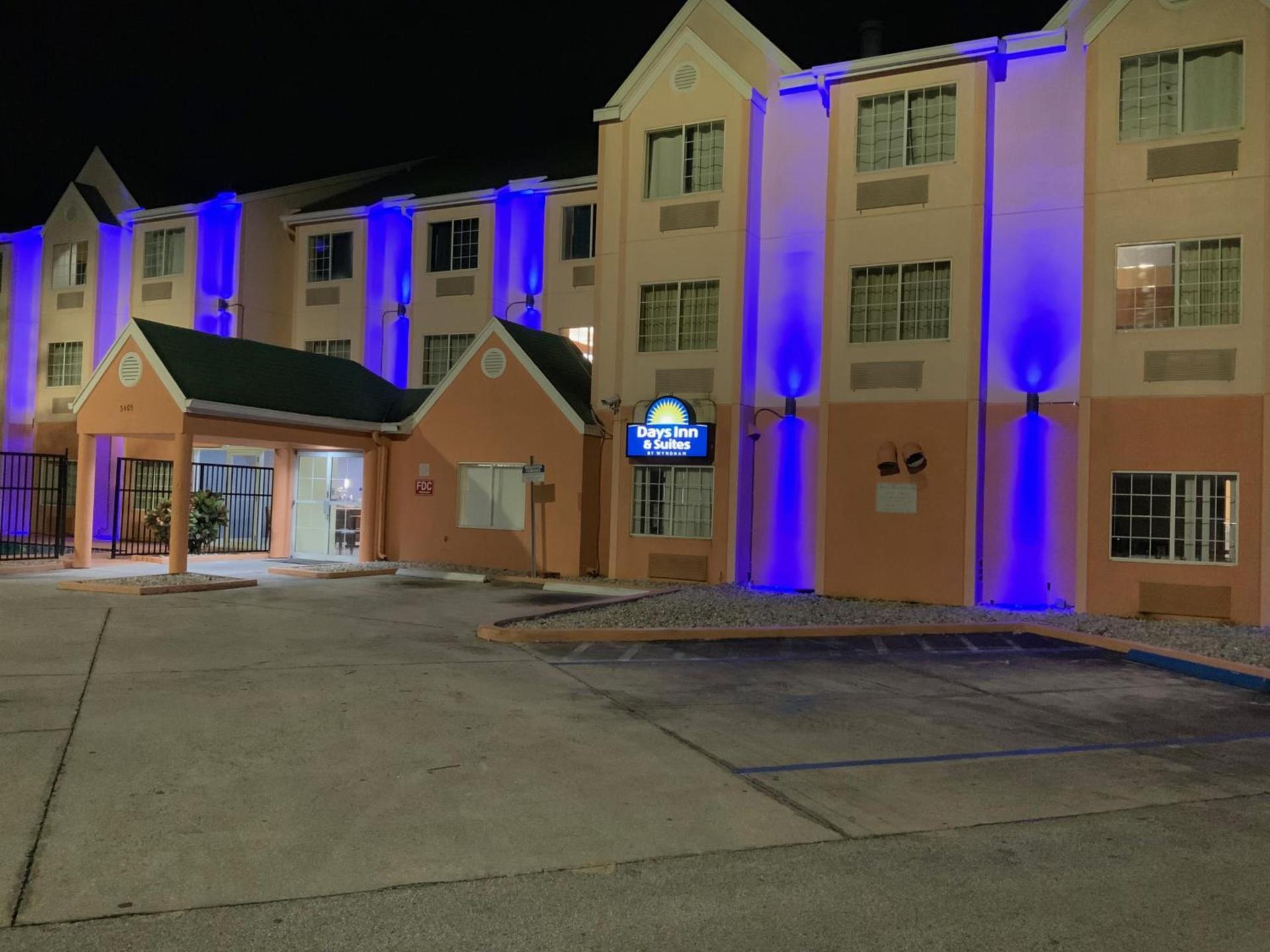 Days Inn & Suites by Wyndham Tampa/Raymond James Stadium photo 57
