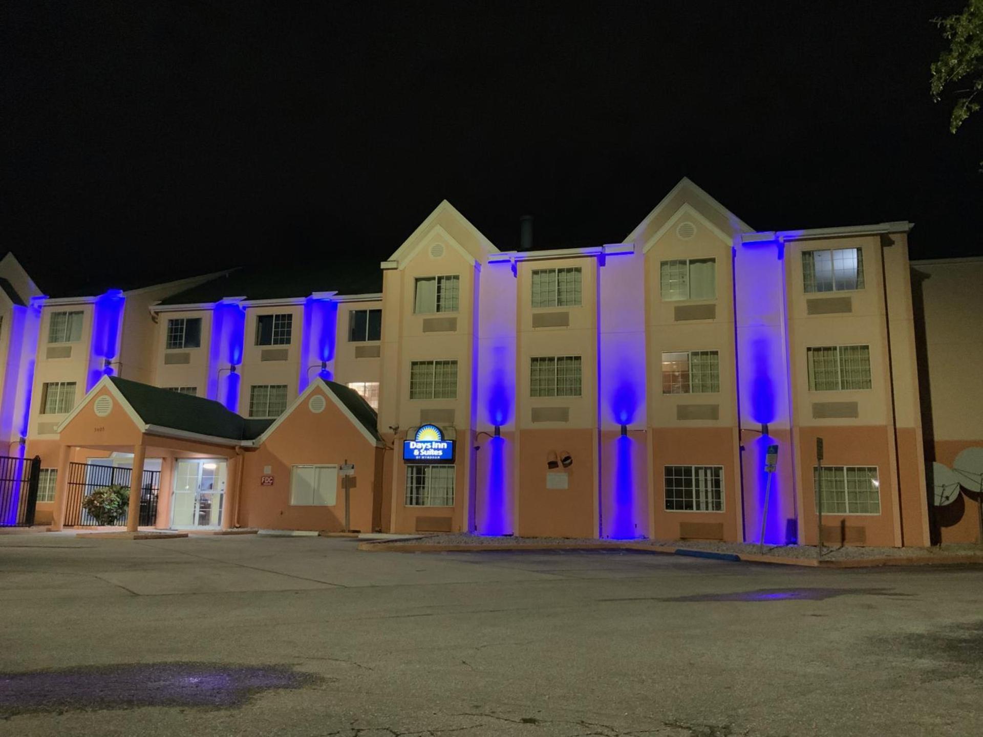 Days Inn & Suites by Wyndham Tampa/Raymond James Stadium photo 58