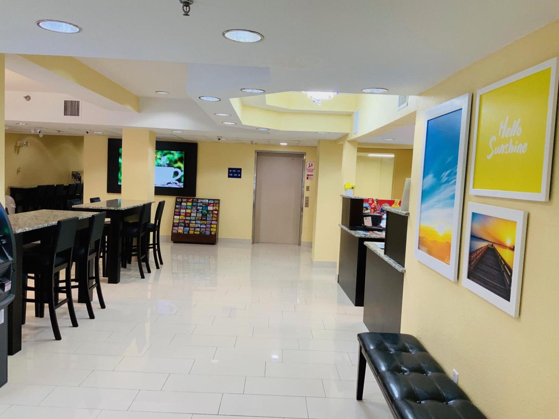 Days Inn & Suites by Wyndham Tampa/Raymond James Stadium photo 64