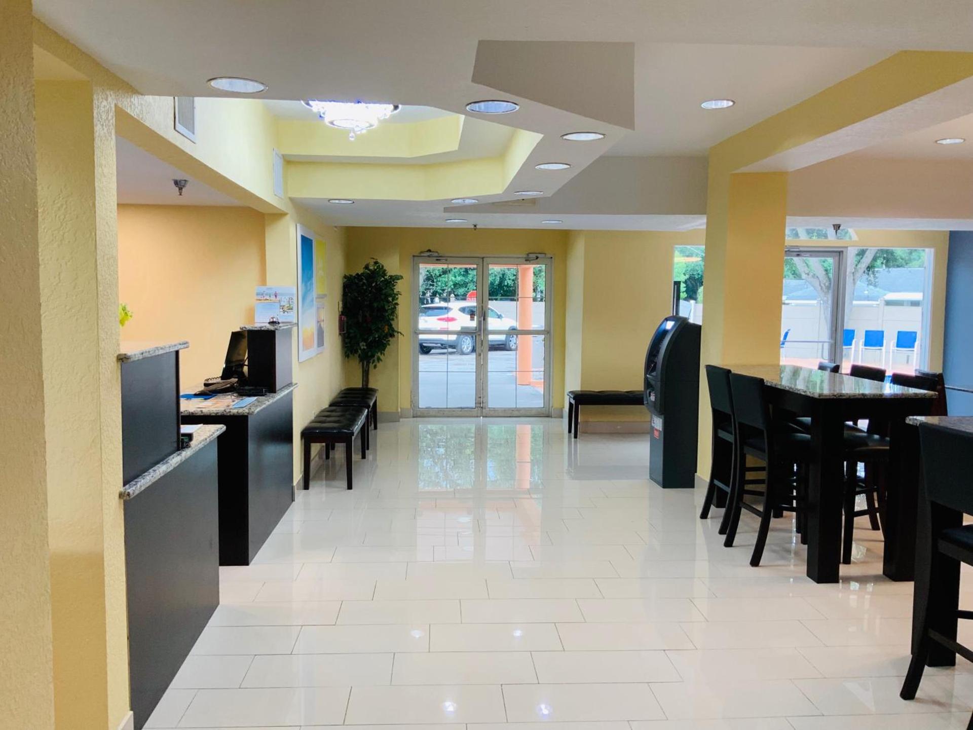 Days Inn & Suites by Wyndham Tampa/Raymond James Stadium photo 65