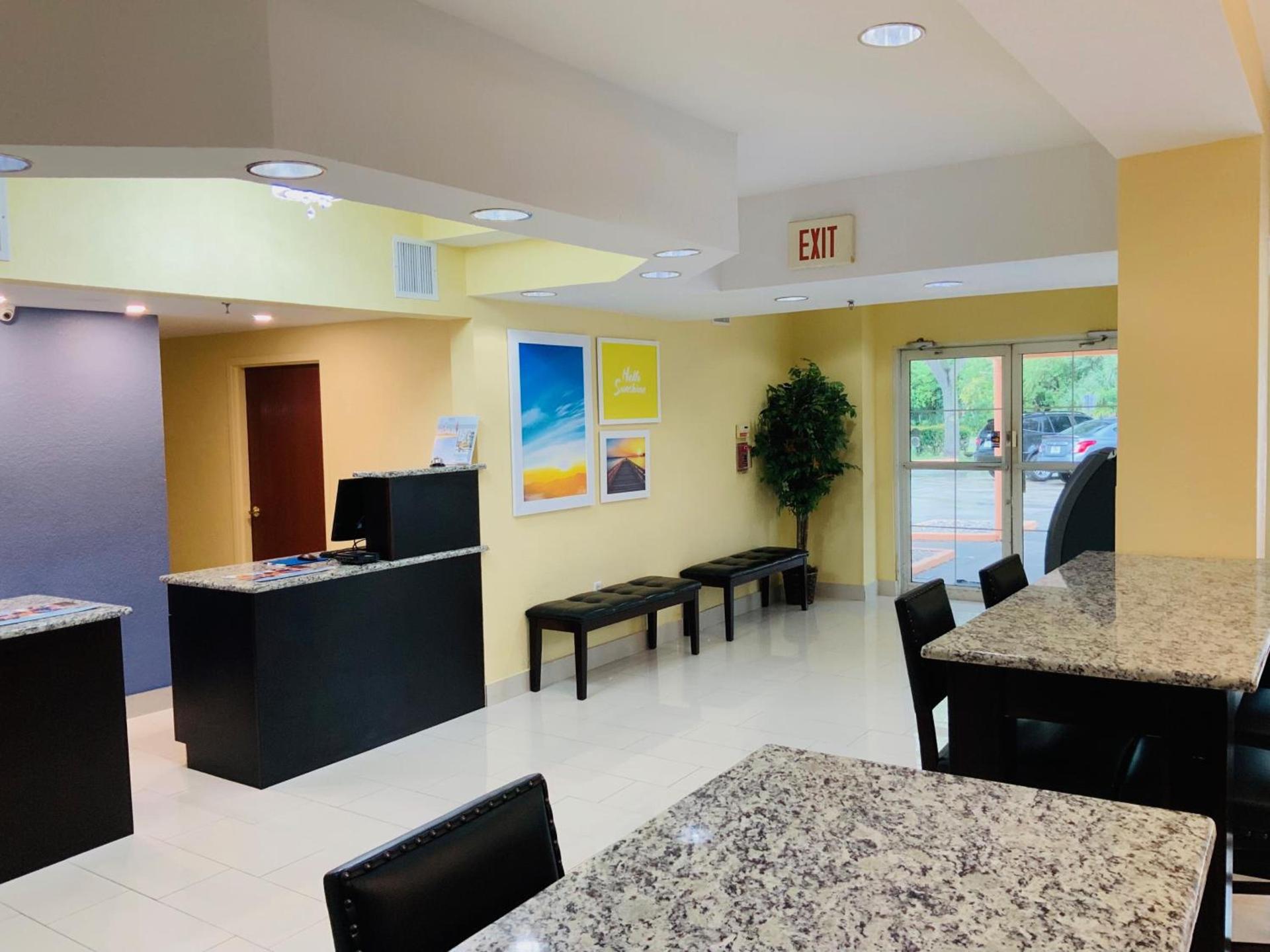 Days Inn & Suites by Wyndham Tampa/Raymond James Stadium photo 66