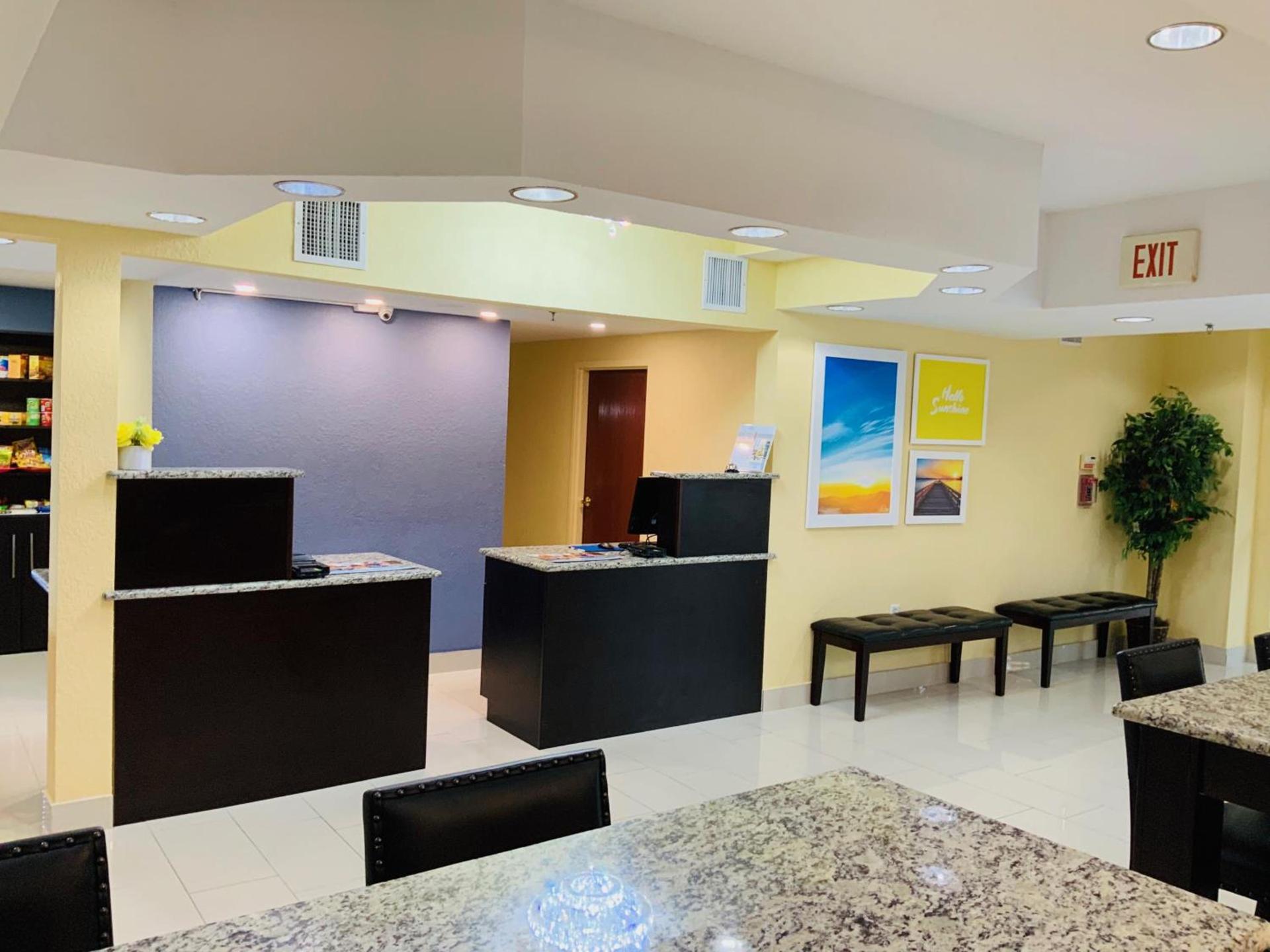 Days Inn & Suites by Wyndham Tampa/Raymond James Stadium photo 67