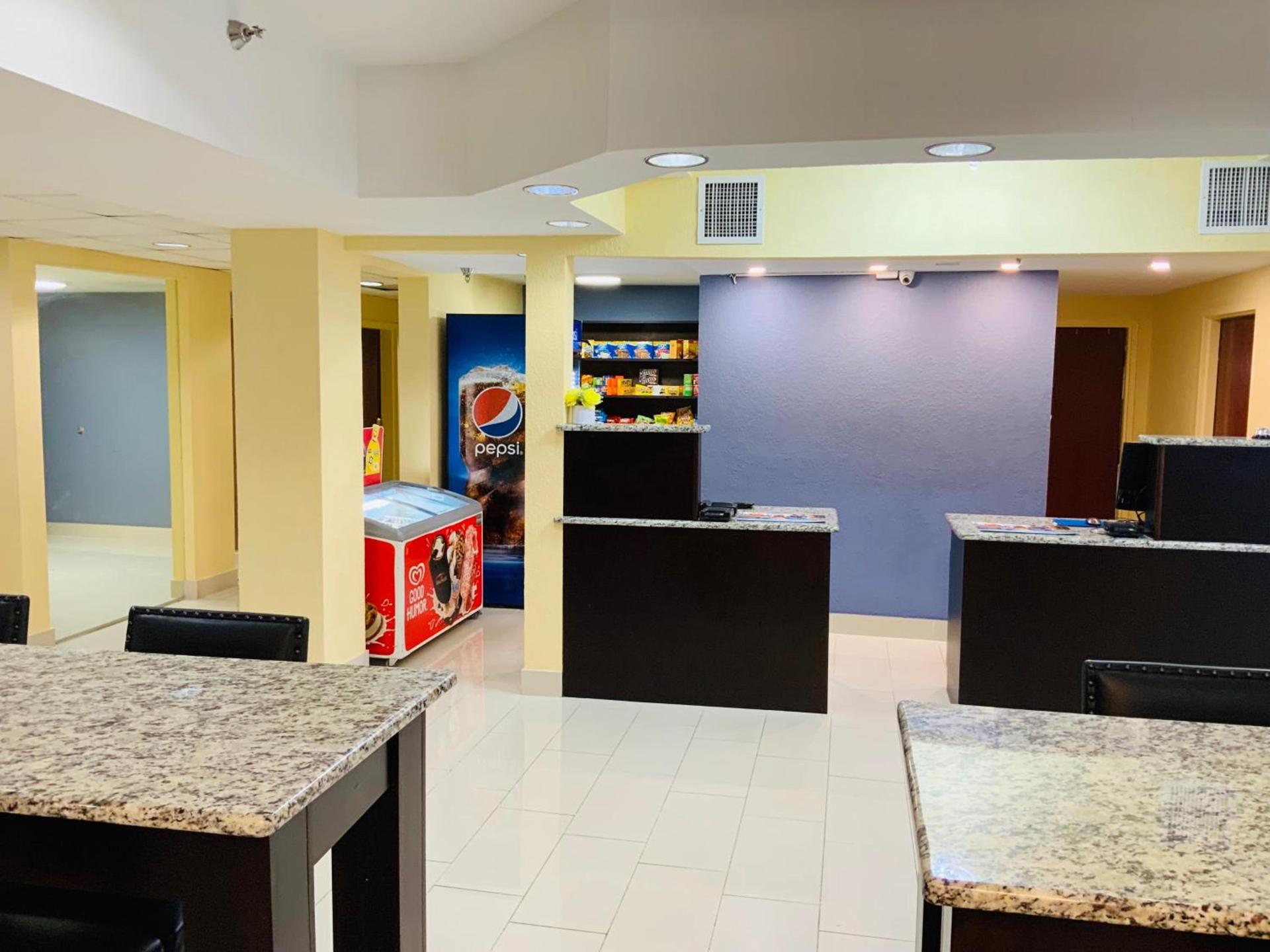 Days Inn & Suites by Wyndham Tampa/Raymond James Stadium photo 68