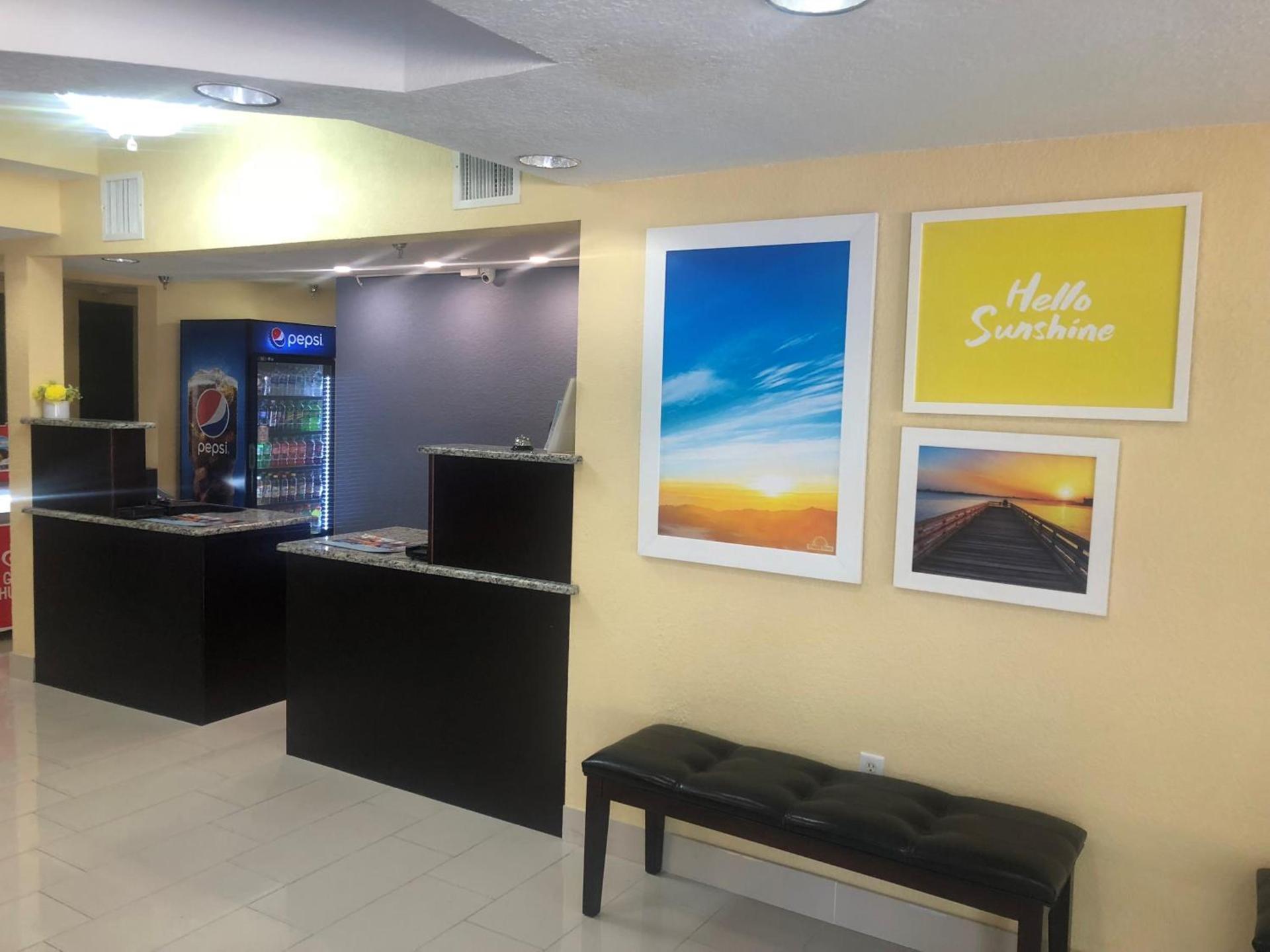 Days Inn & Suites by Wyndham Tampa/Raymond James Stadium photo 70