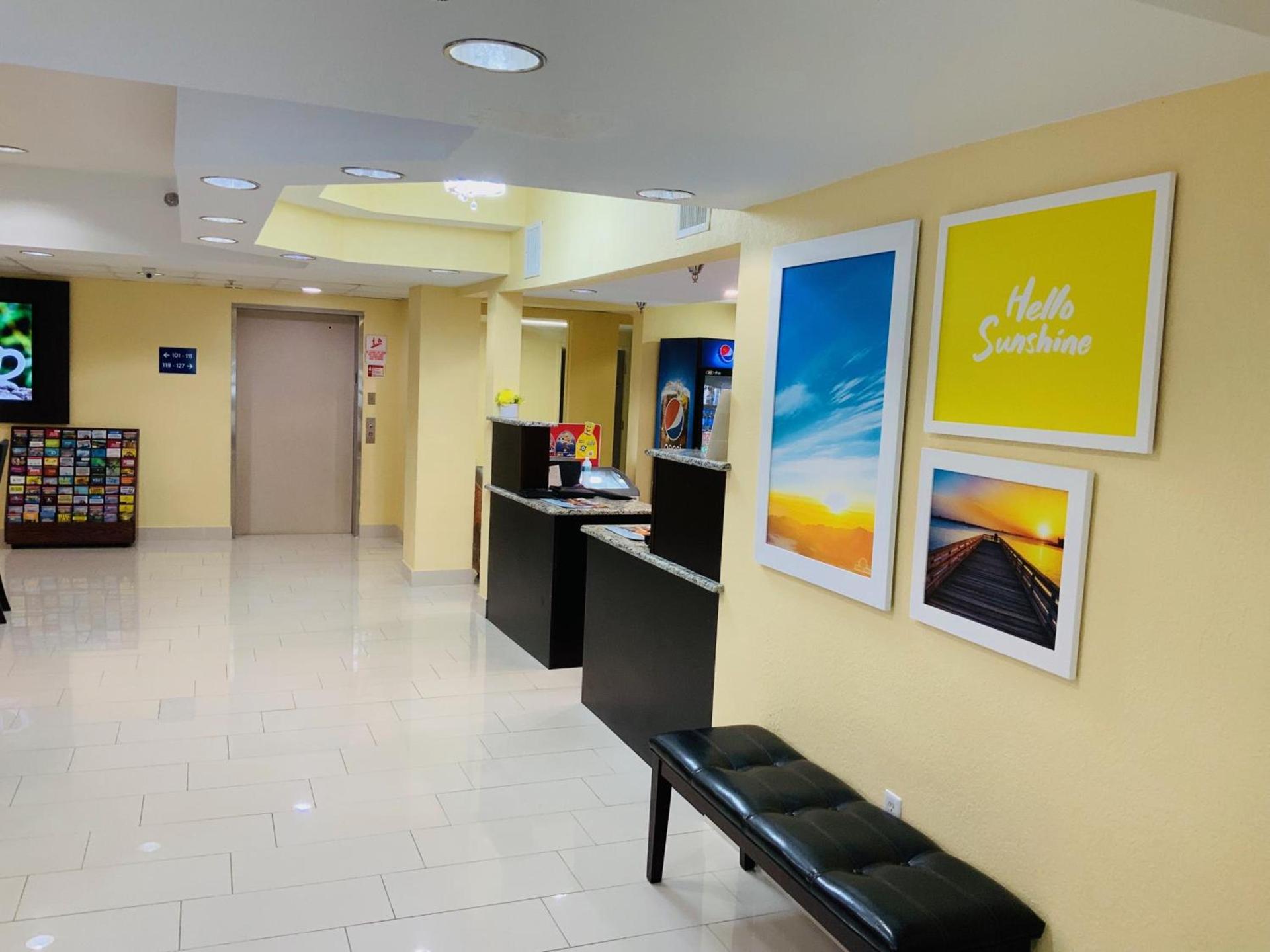 Days Inn & Suites by Wyndham Tampa/Raymond James Stadium photo 47