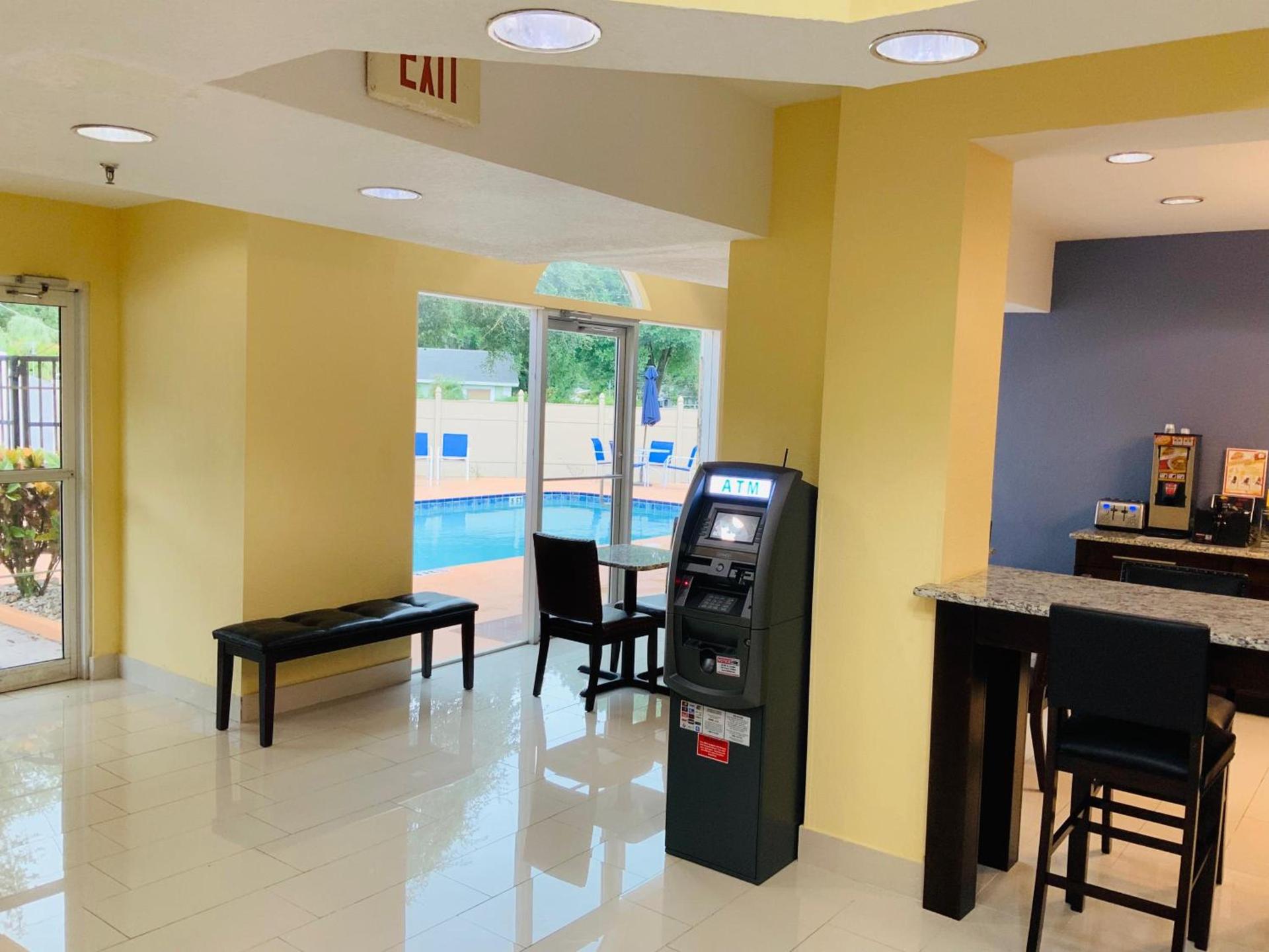Days Inn & Suites by Wyndham Tampa/Raymond James Stadium photo 35