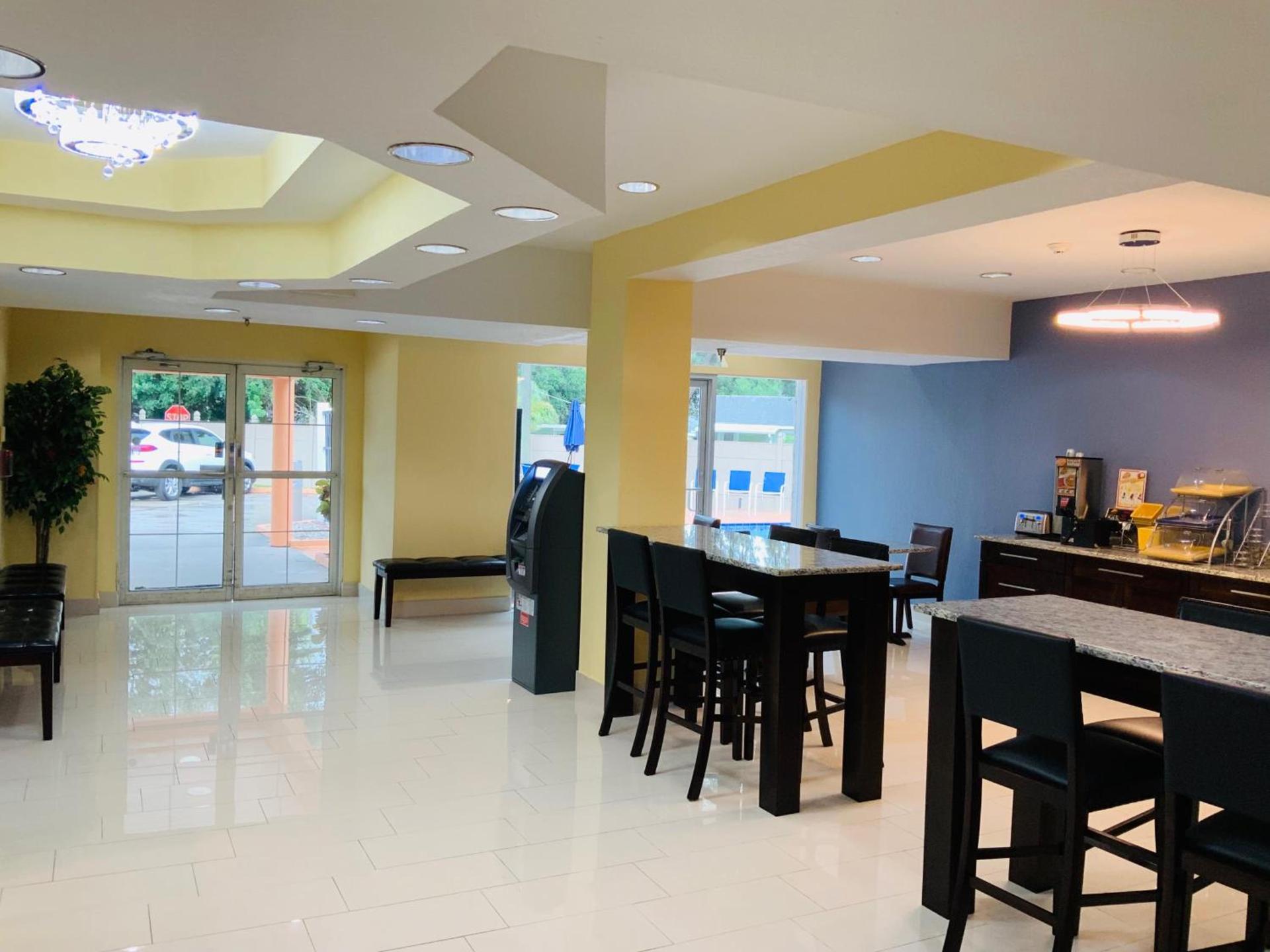 Days Inn & Suites by Wyndham Tampa/Raymond James Stadium photo 50