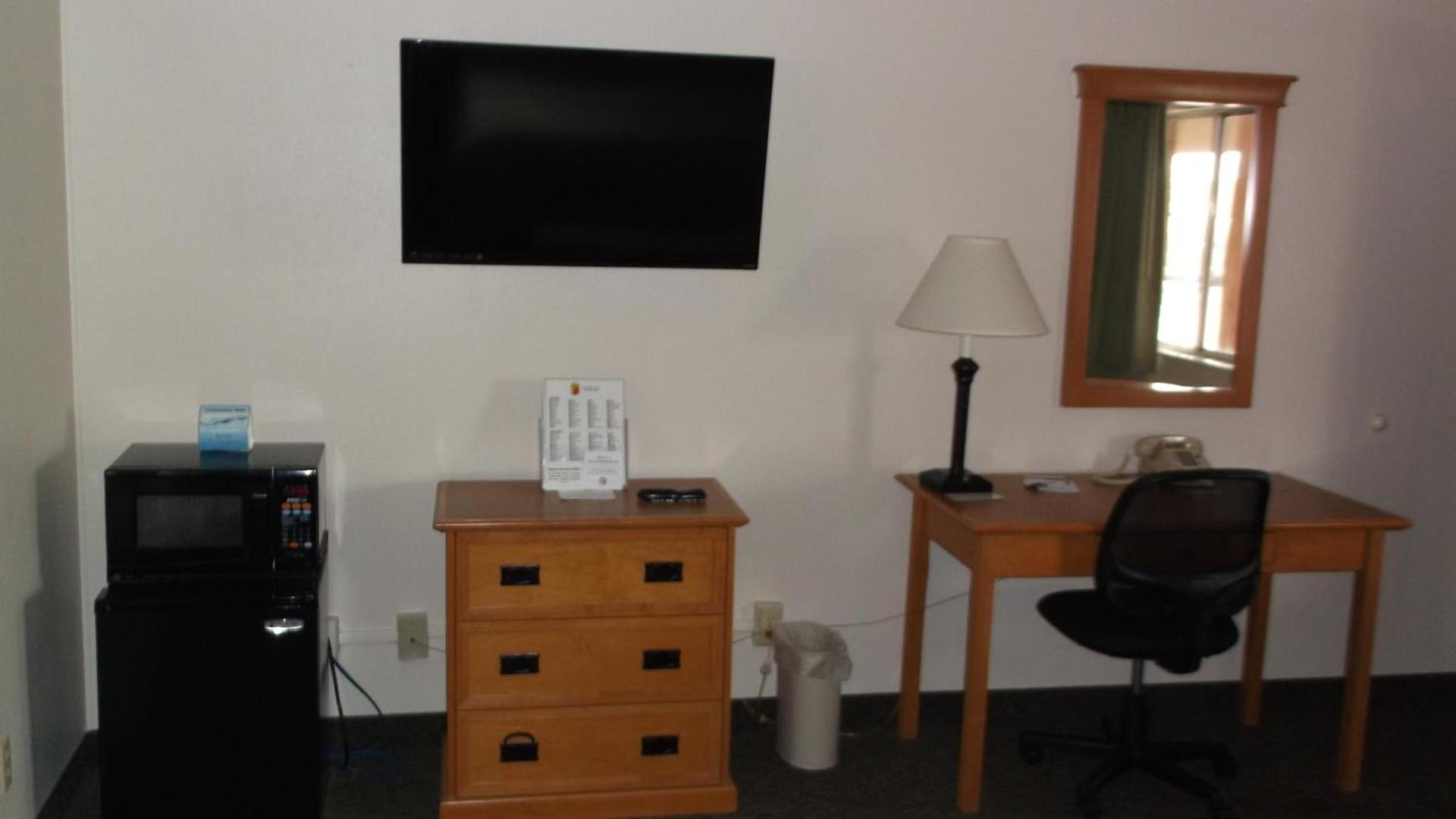 Super 8 by Wyndham Salina/Scenic Hills Area photo 37