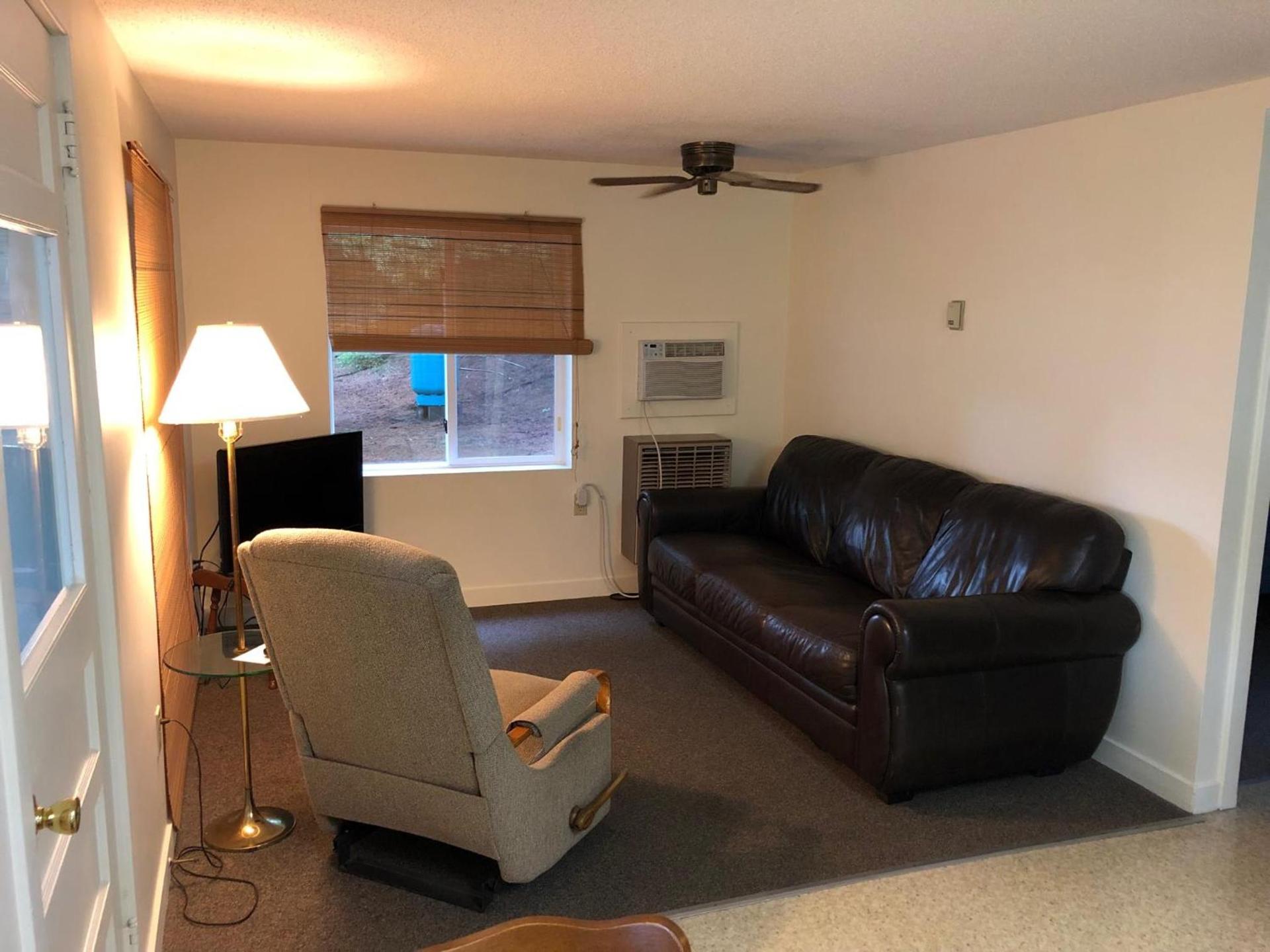 West Winds Motel & Cottages photo 49