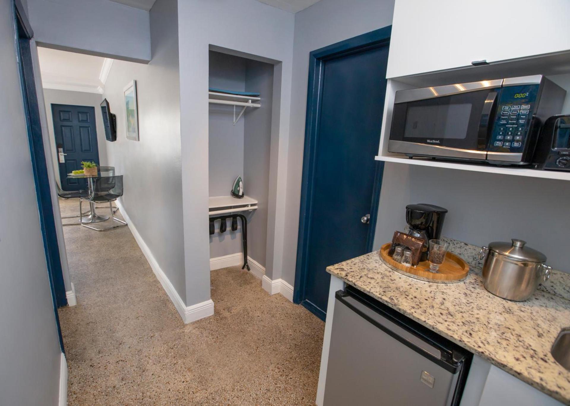 Hollywood Beach Suites and Hotel photo 13