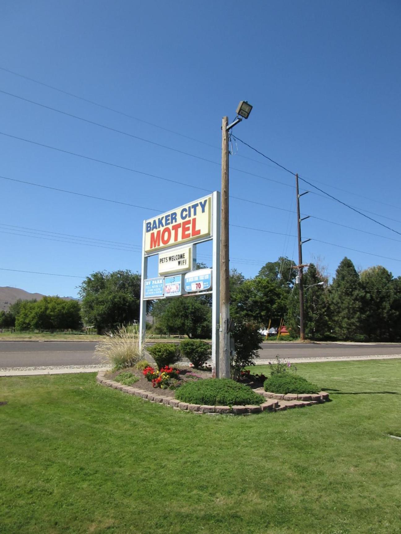 Baker City Motel & RV photo 3