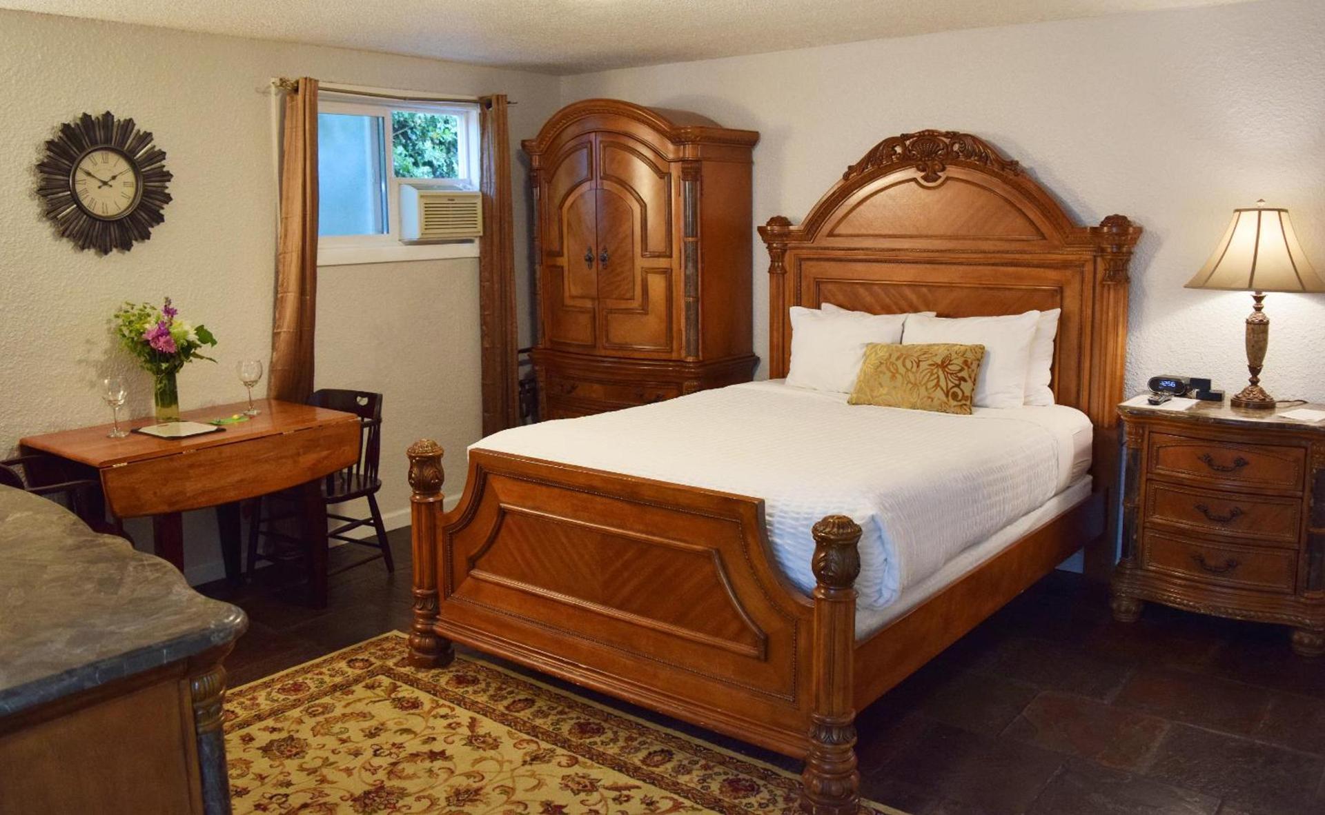 Silverton Inn & Suites photo 11