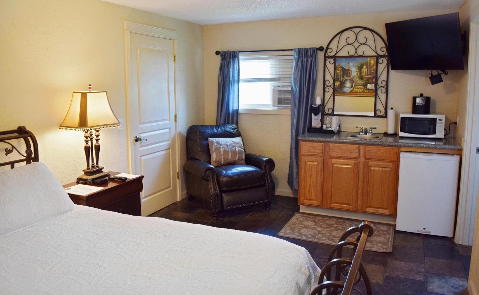 Silverton Inn & Suites photo 23