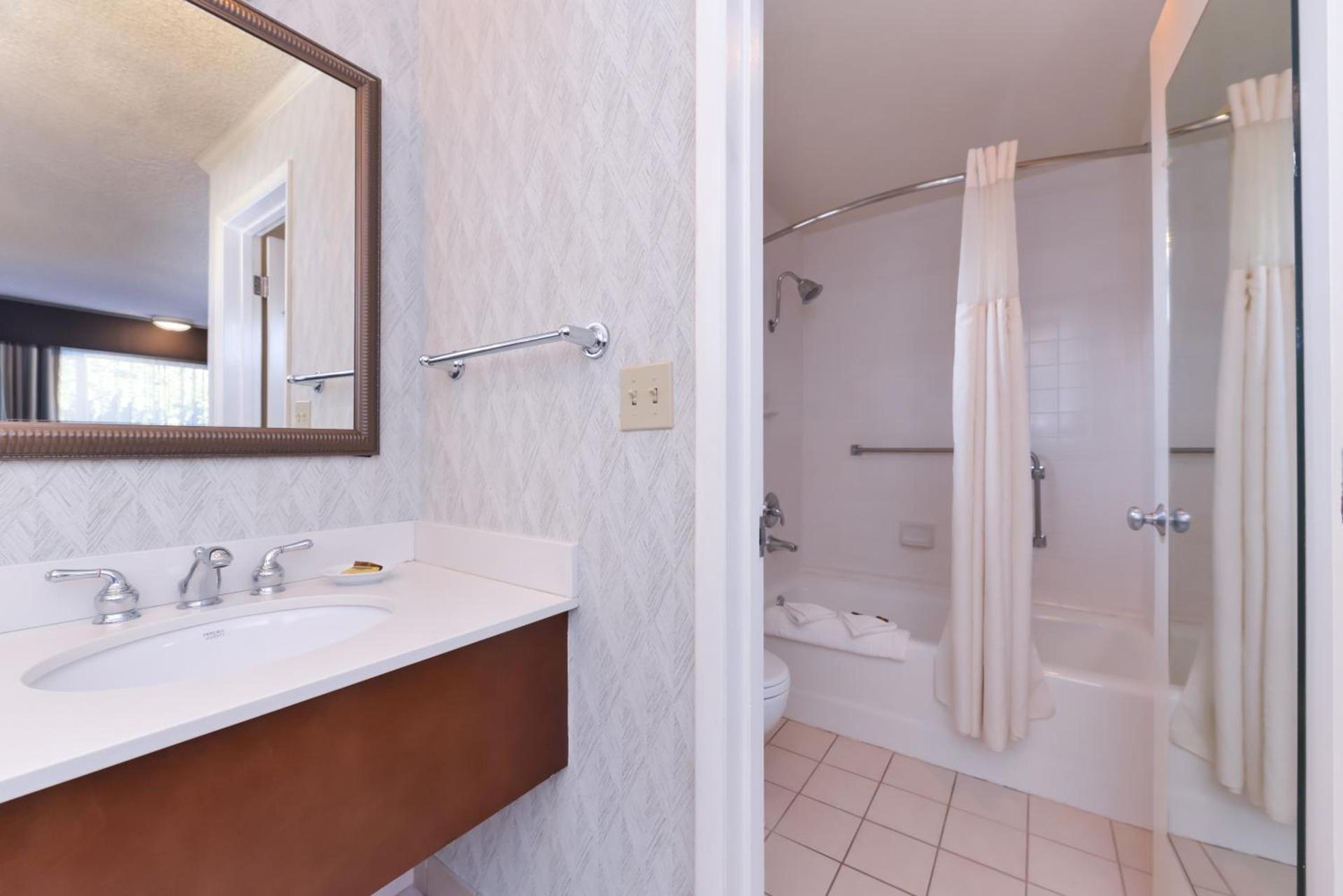 Best Western Plus Black Oak photo 33