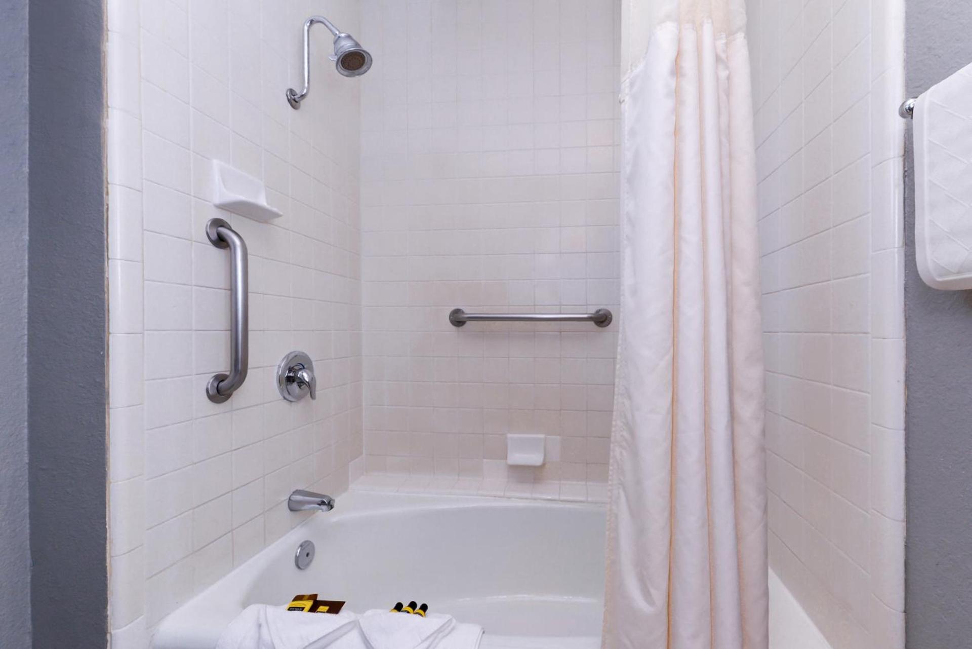 Best Western Plus Black Oak photo 69