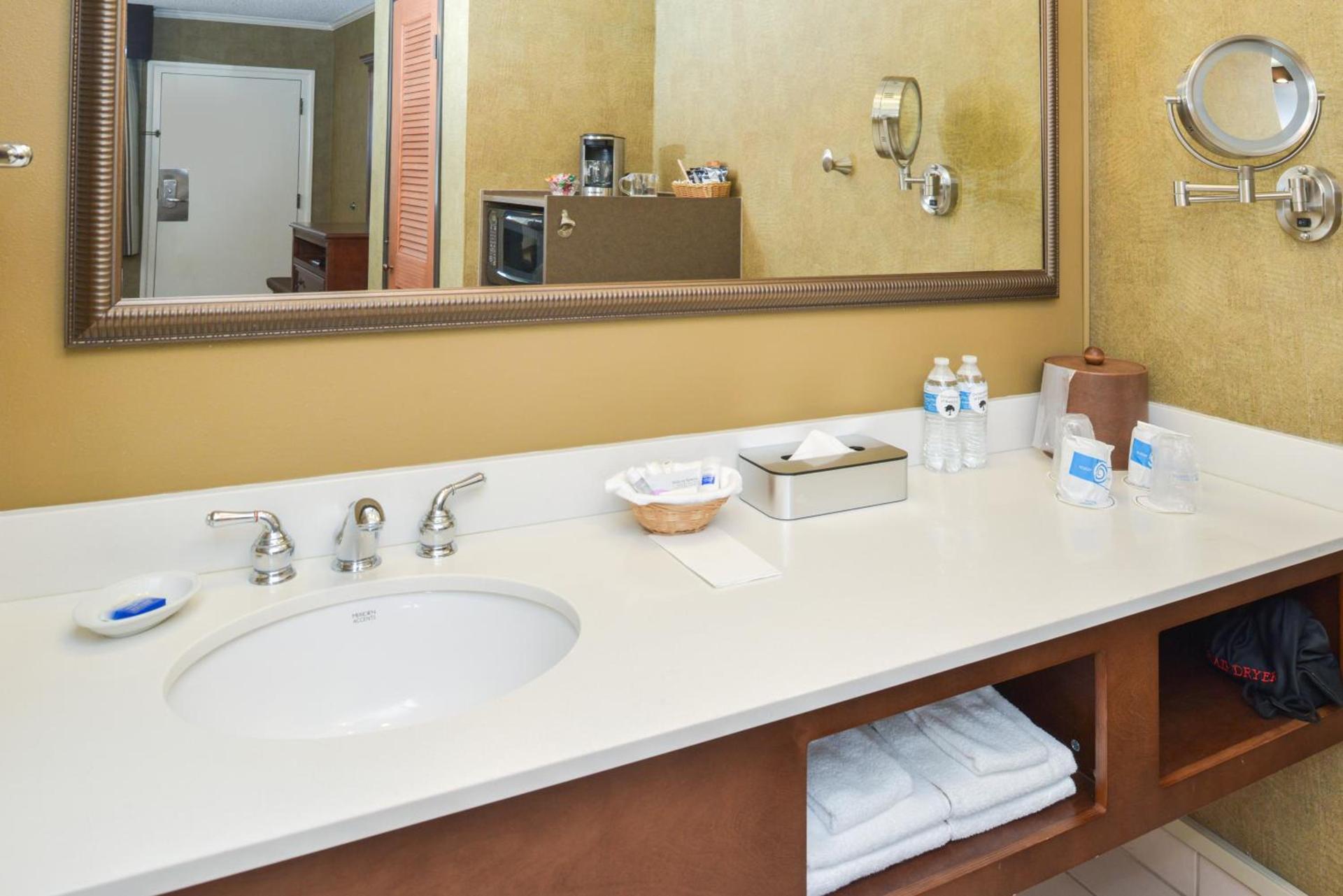 Best Western Plus Black Oak photo 72