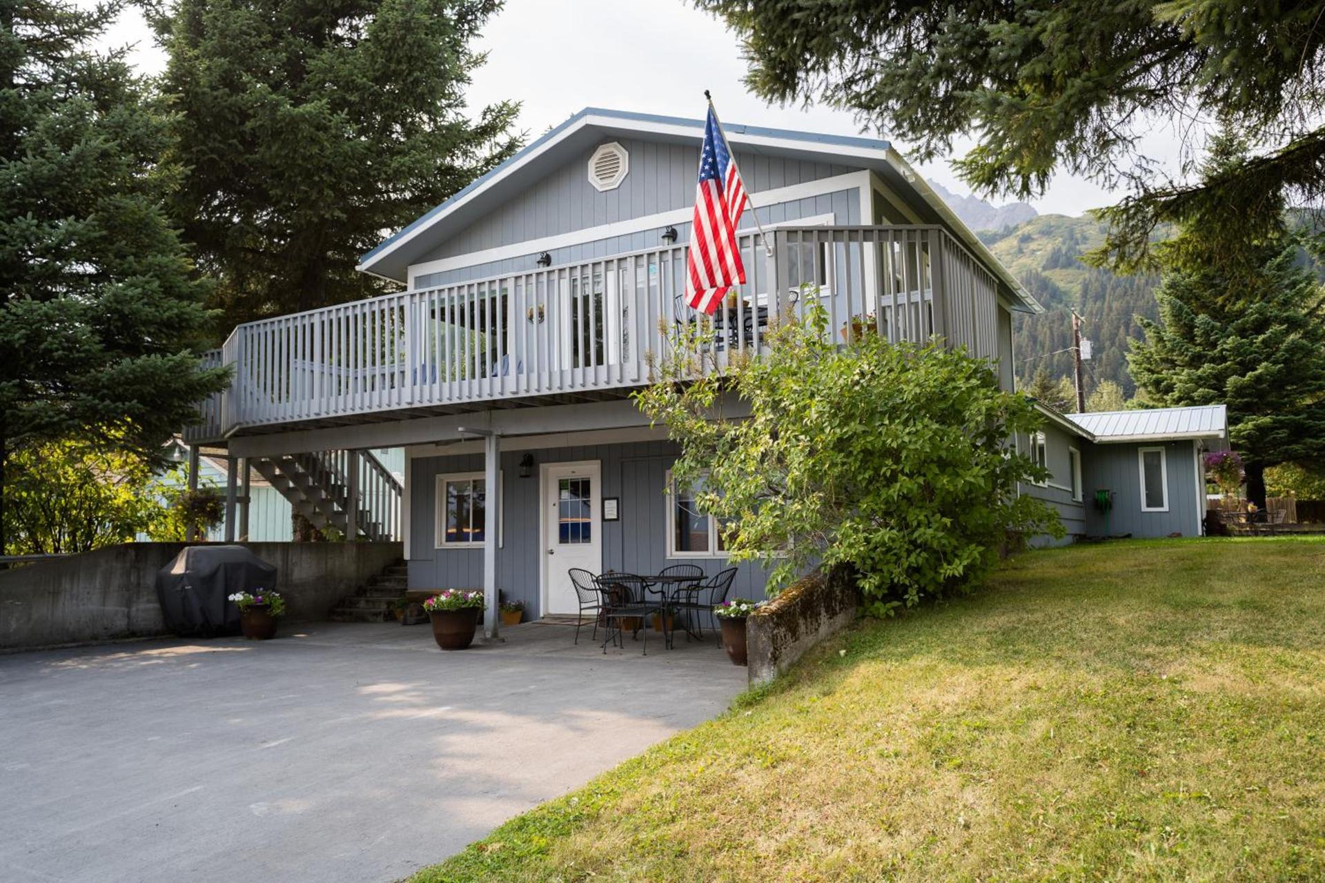 Bears Den Alaska Lodging photo 1