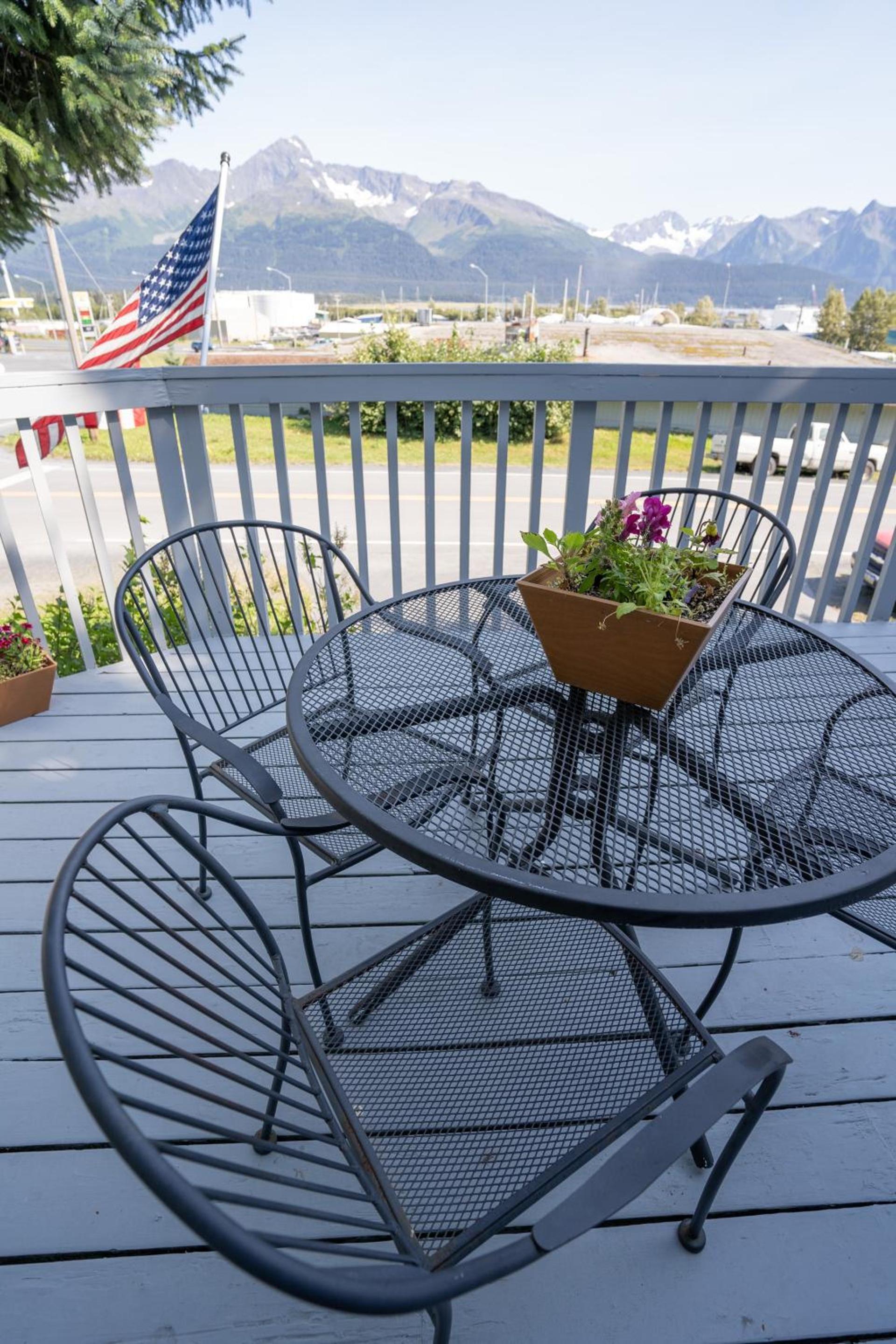 Bears Den Alaska Lodging photo 19