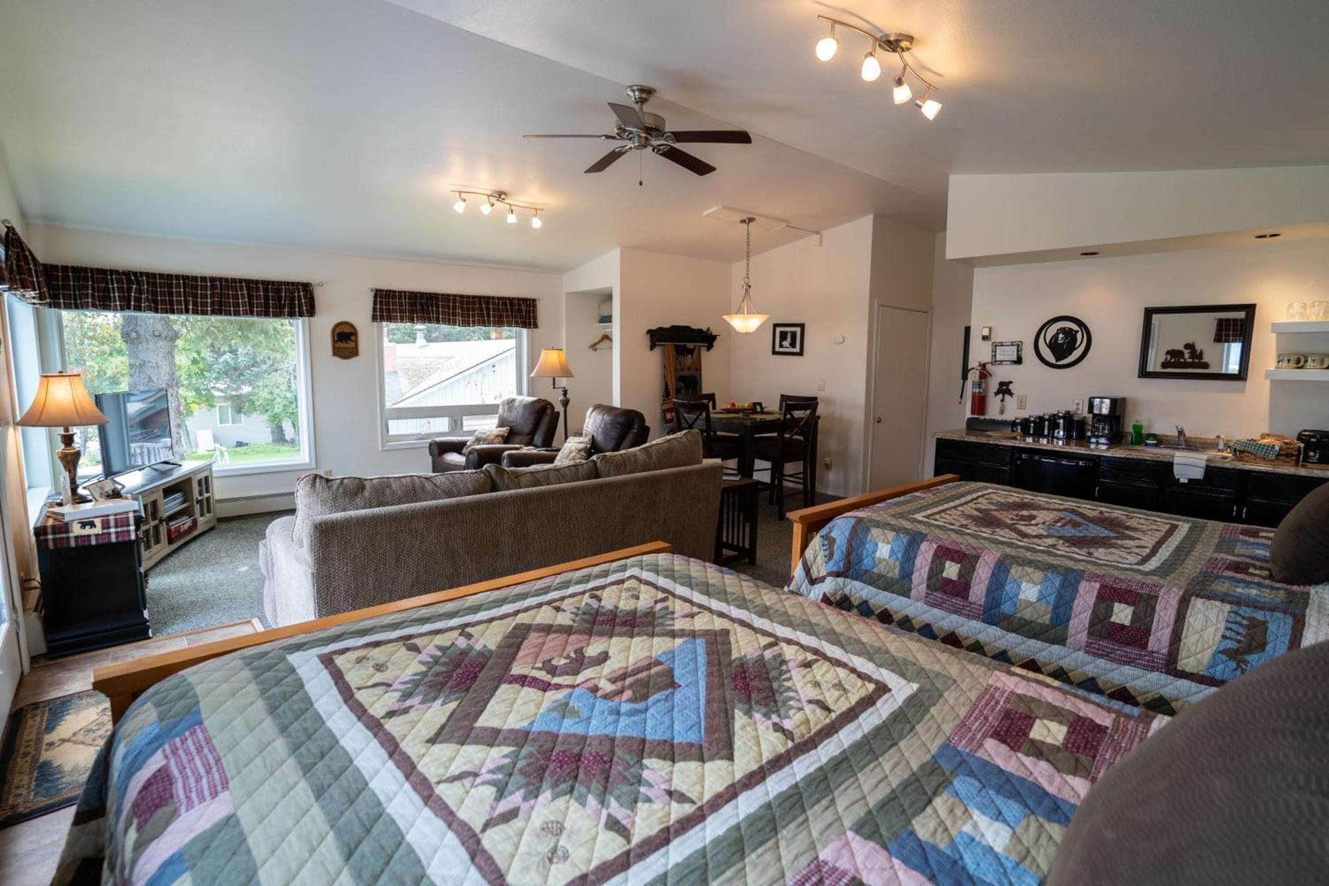 Bears Den Alaska Lodging photo 16
