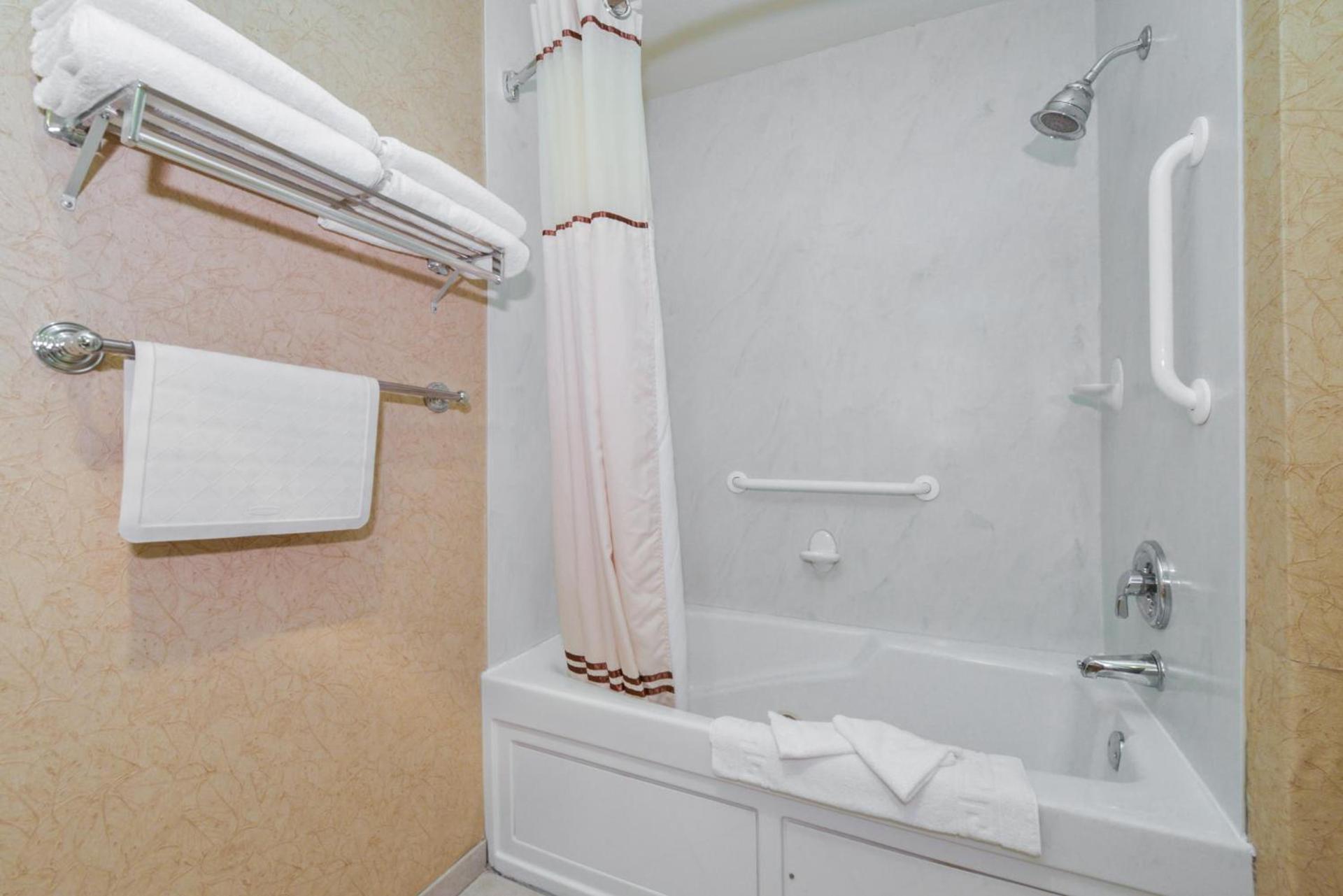Best Western Plus Black Oak photo 58