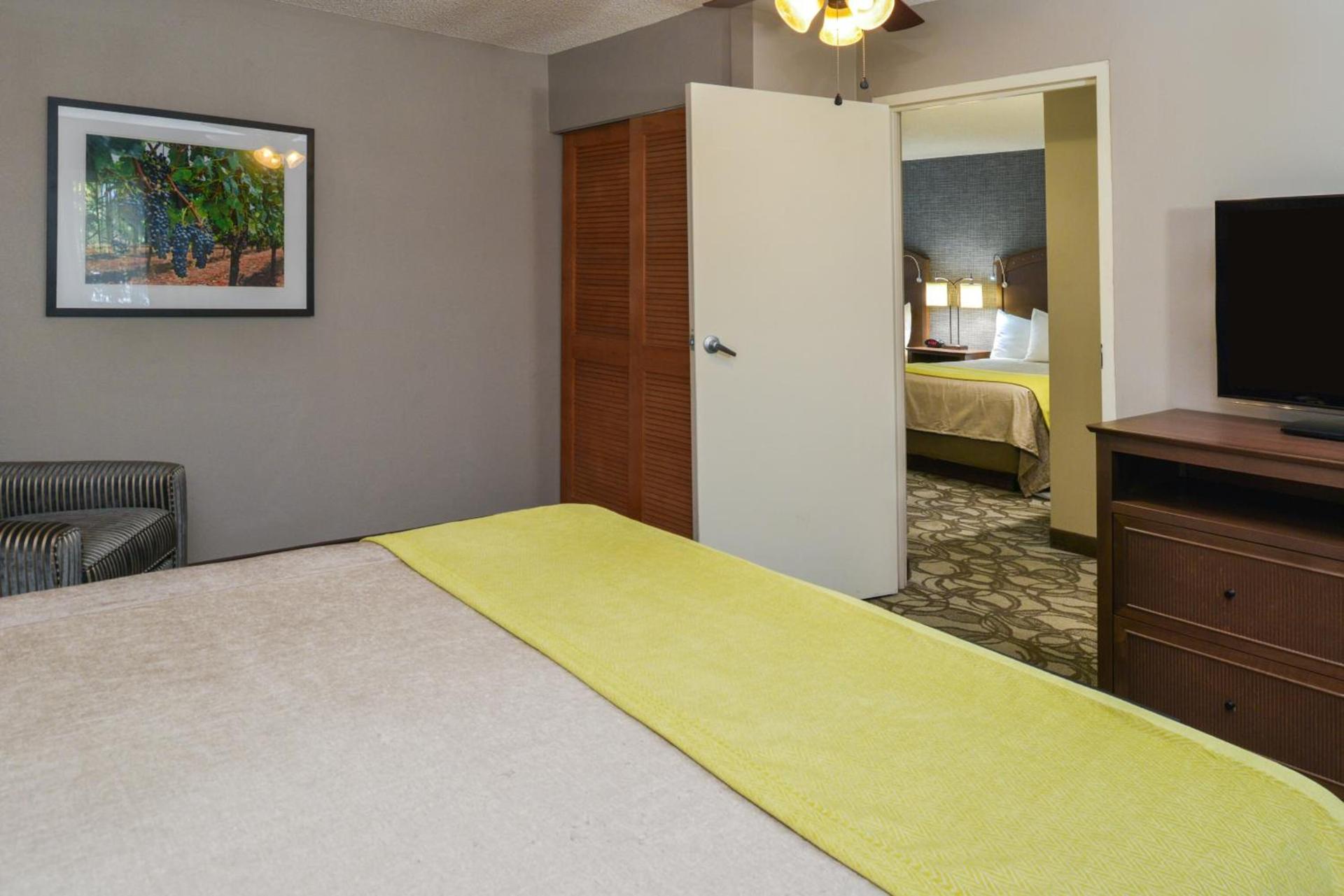 Best Western Plus Black Oak photo 56