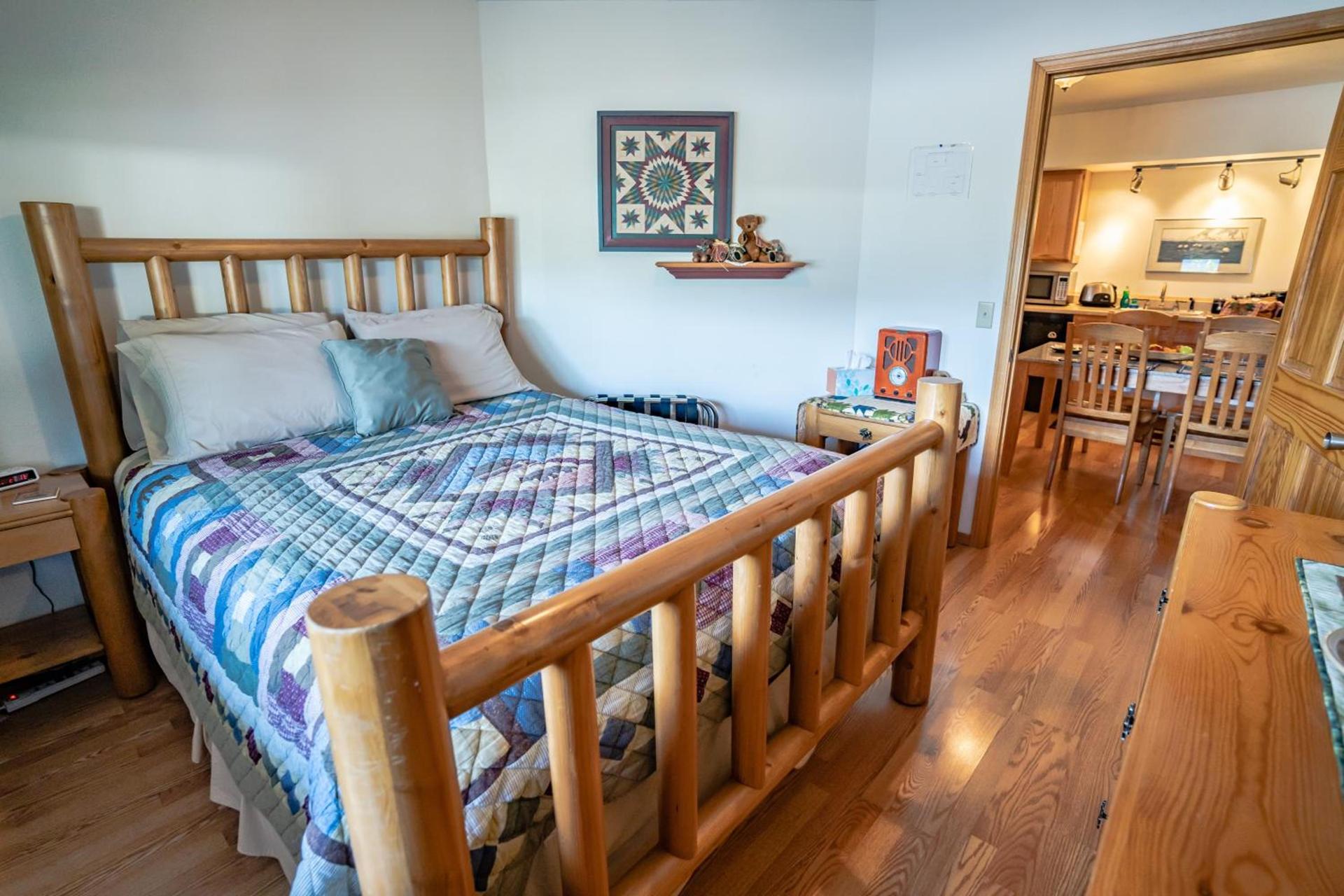 Bears Den Alaska Lodging photo 37