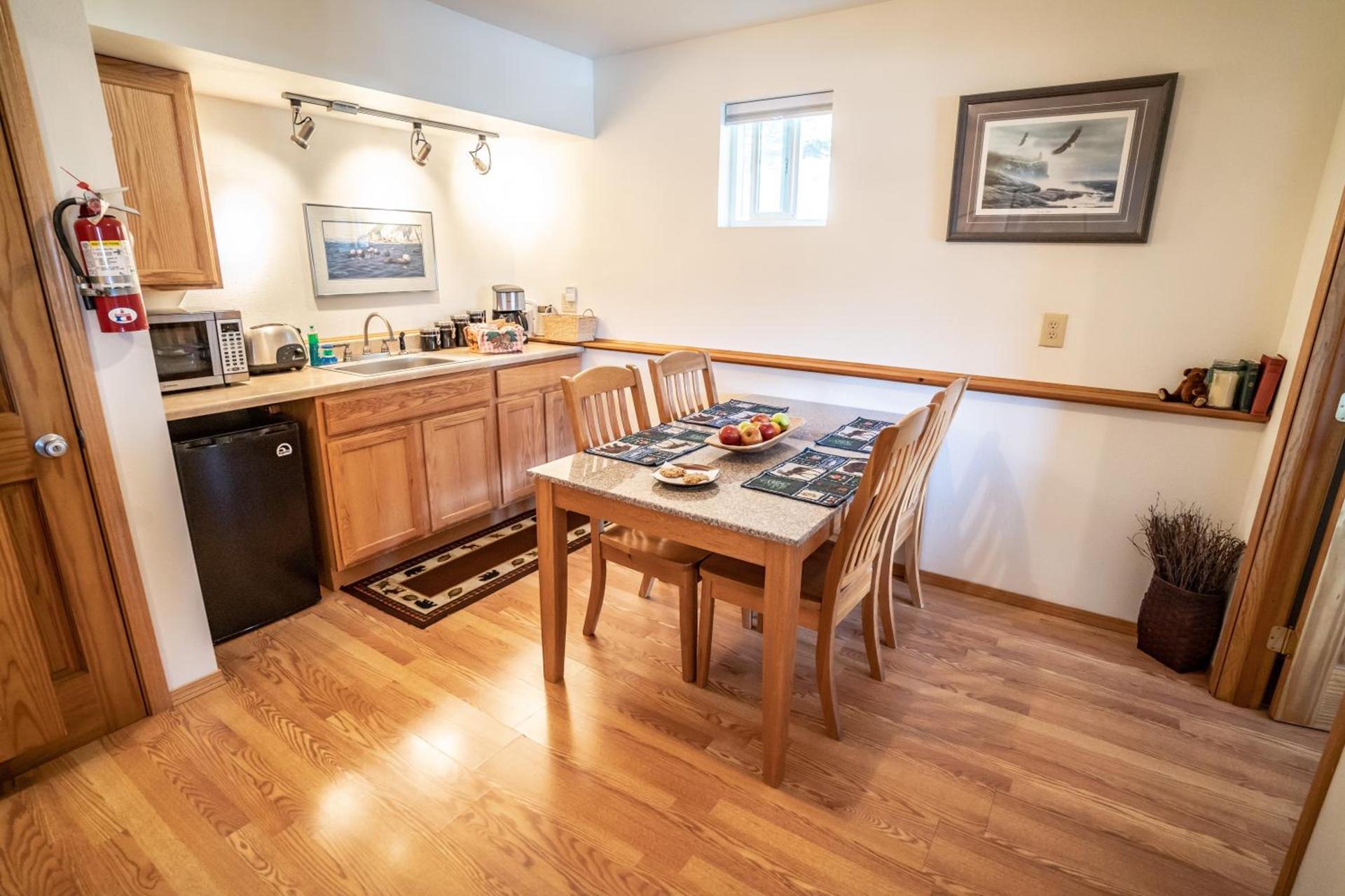 Bears Den Alaska Lodging photo 32