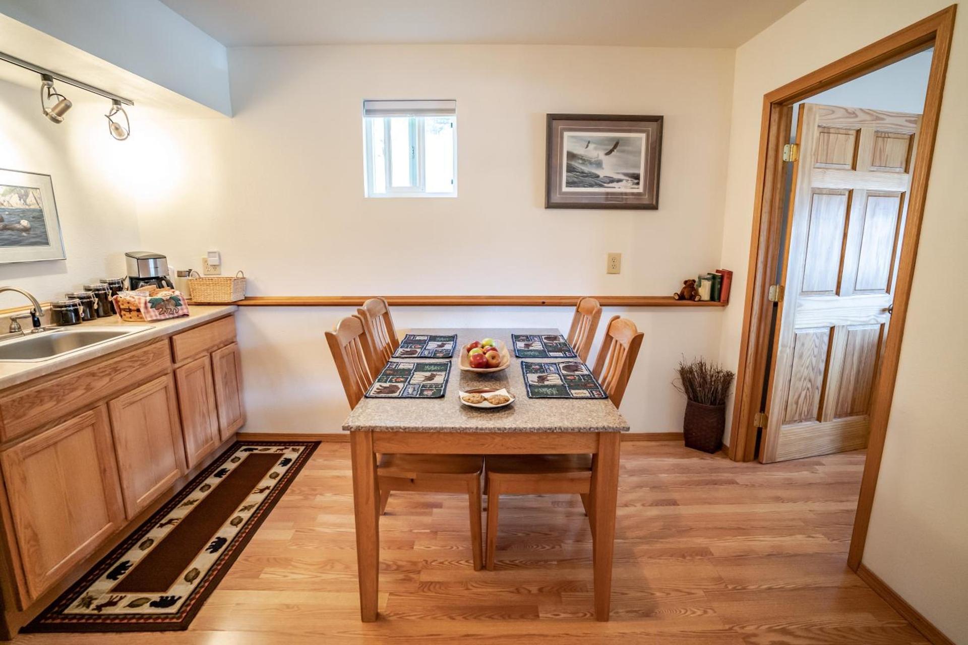 Bears Den Alaska Lodging photo 30