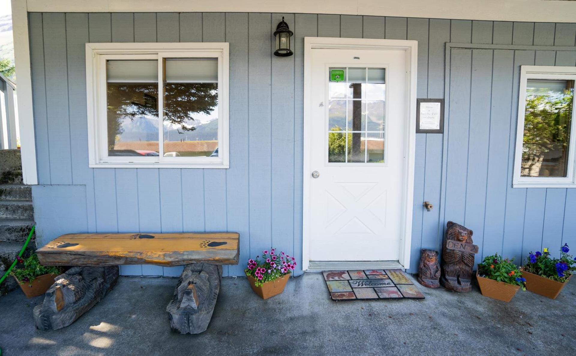 Bears Den Alaska Lodging photo 26