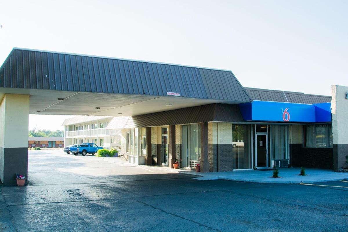 Motel 6-Brinkley, AR photo 2