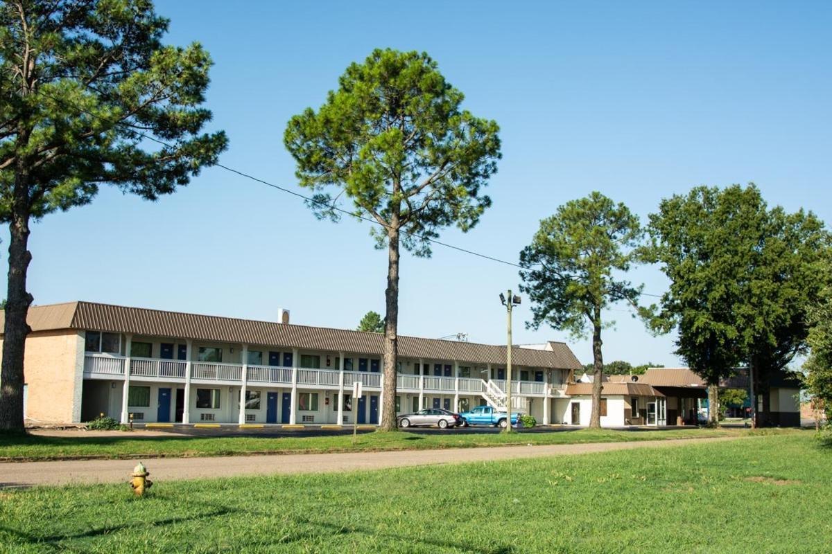 Motel 6-Brinkley, AR photo 1