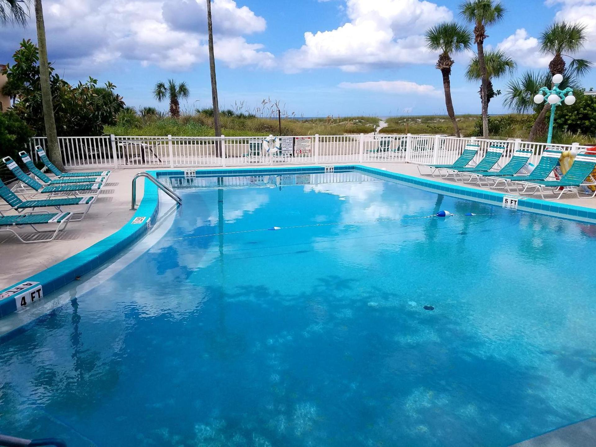 Johns Pass Beach Motel photo 65