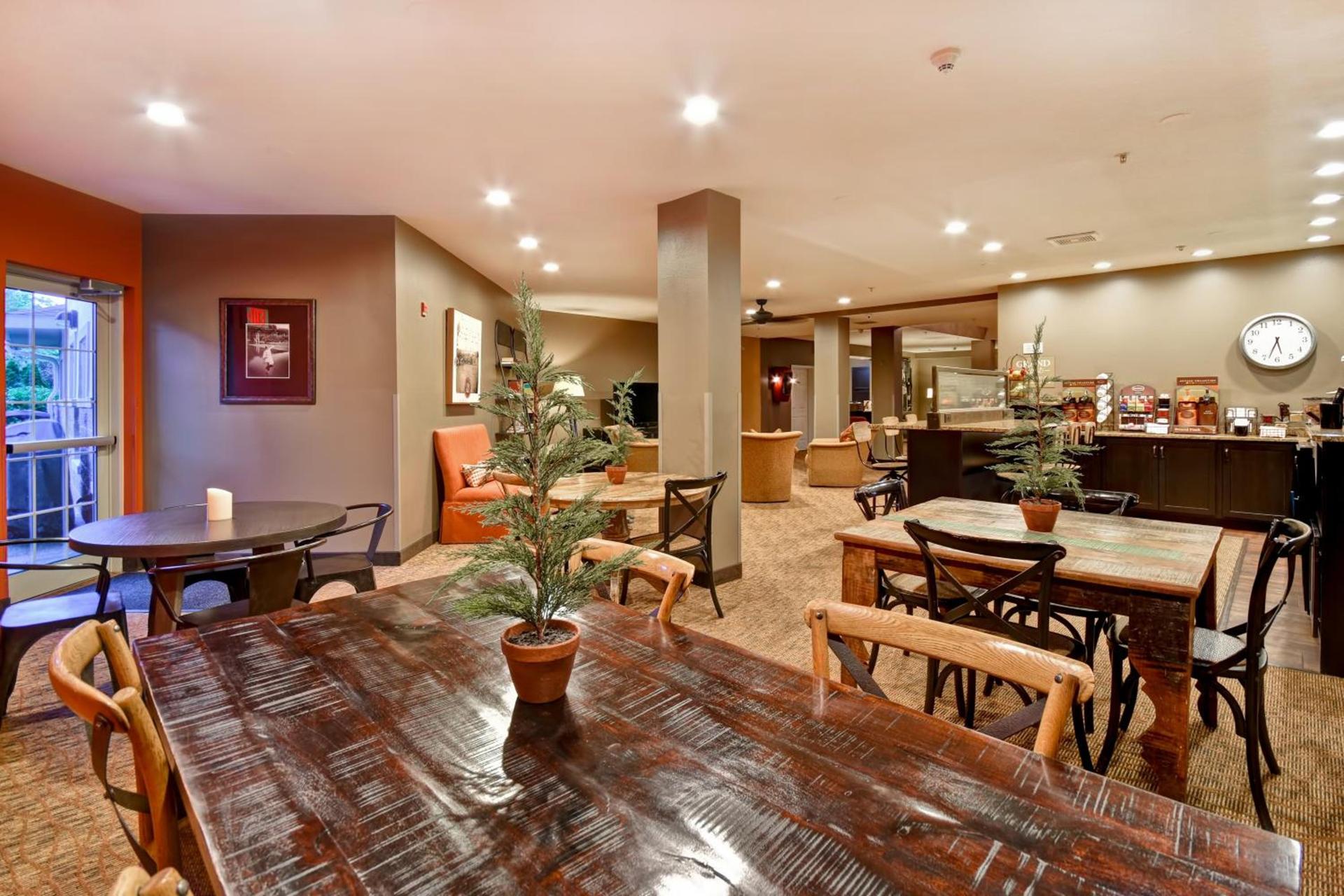 GrandStay Hotel & Suites La Crosse photo 9