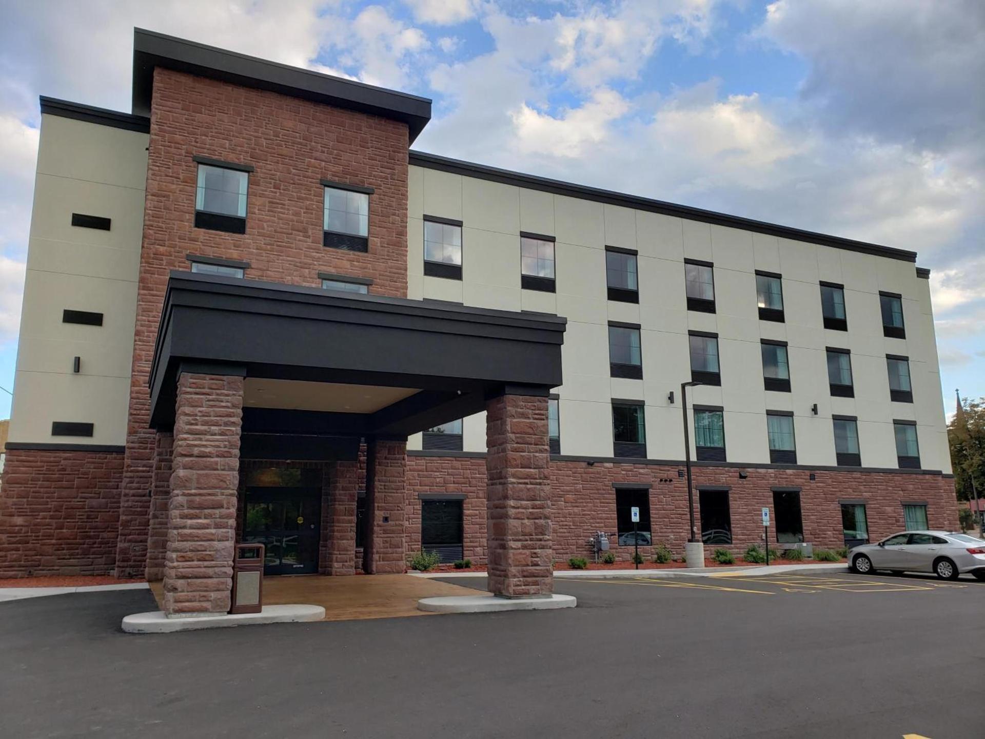 Cobblestone Hotel & Suites - Janesville photo 47