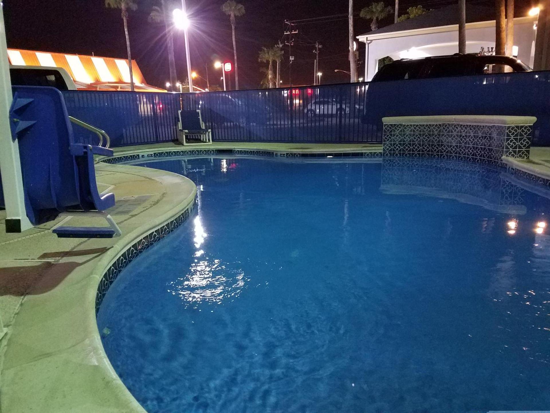 Texas Inn Downtown McAllen photo 8
