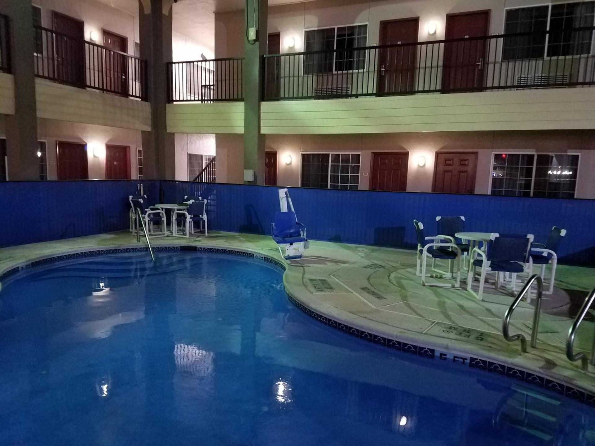 Texas Inn Downtown McAllen photo 9