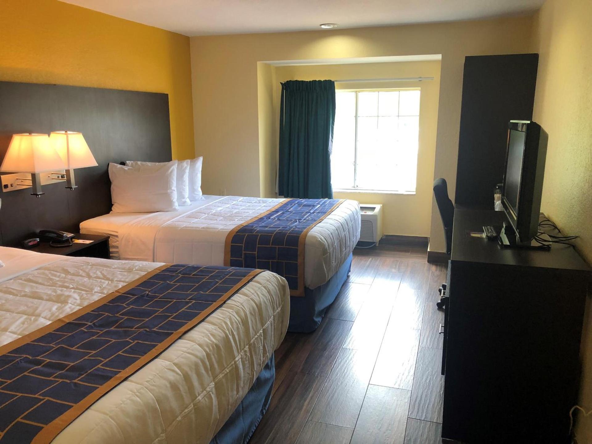 Days Inn & Suites by Wyndham Tampa/Raymond James Stadium photo 45