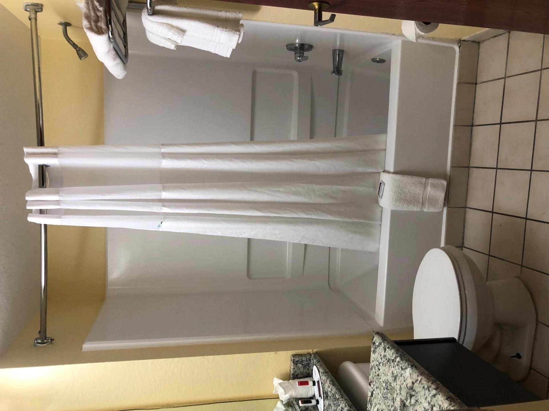 Days Inn & Suites by Wyndham Tampa/Raymond James Stadium photo 61