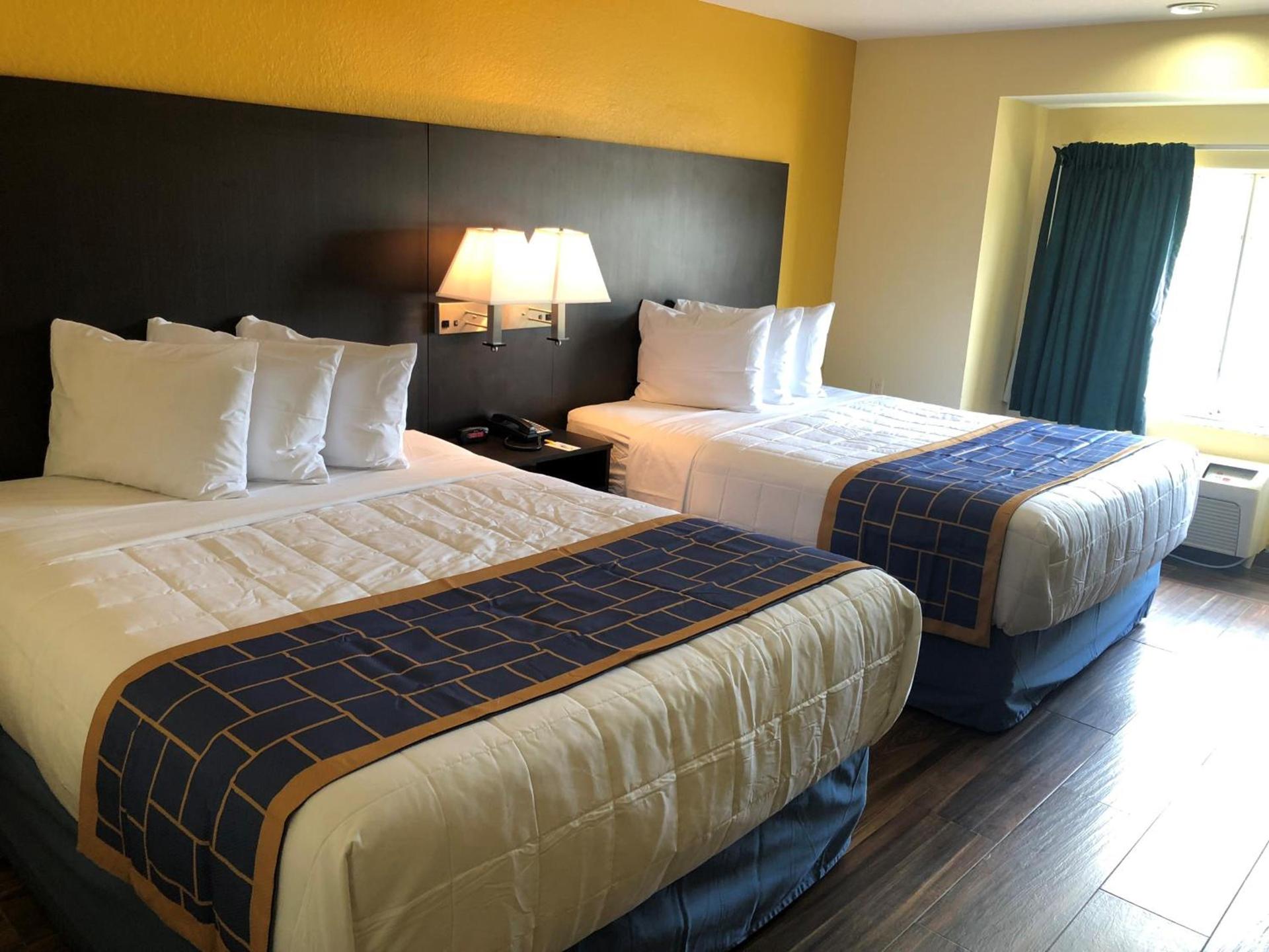 Days Inn & Suites by Wyndham Tampa/Raymond James Stadium photo 46