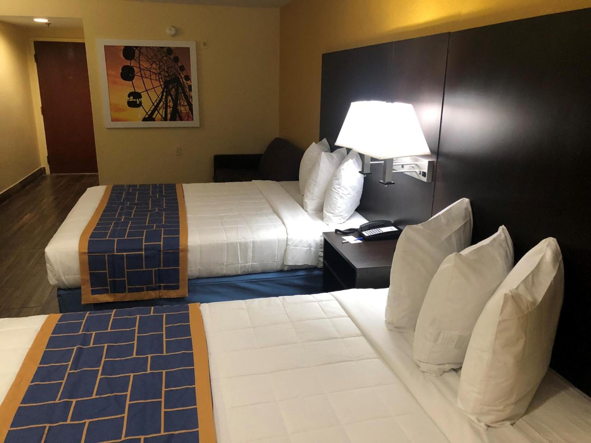 Days Inn & Suites by Wyndham Tampa/Raymond James Stadium photo 25