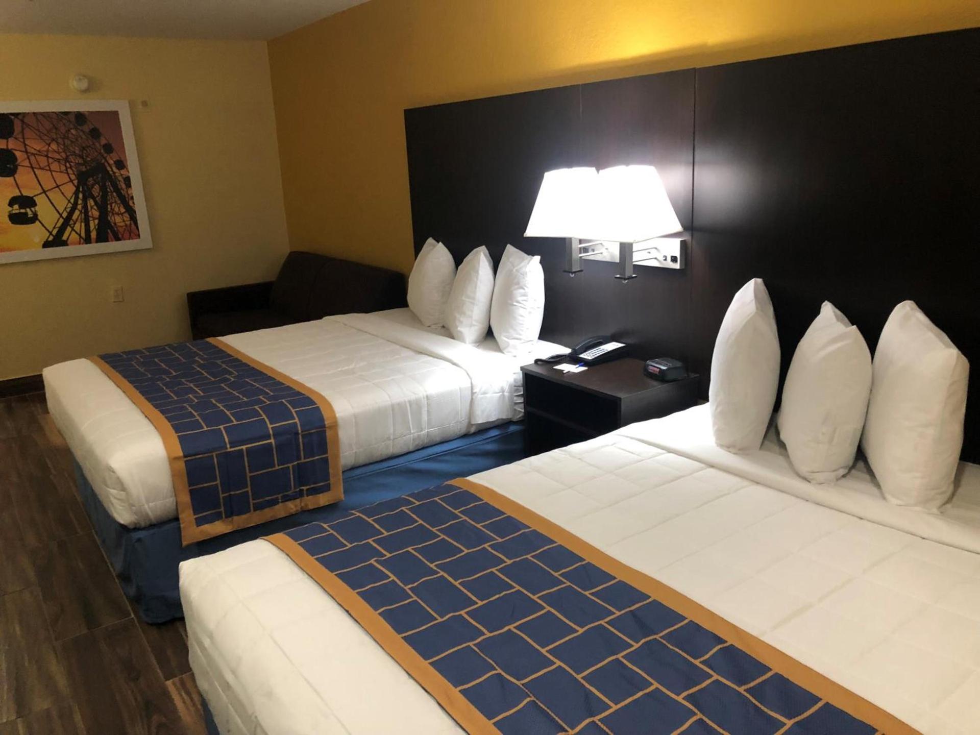 Days Inn & Suites by Wyndham Tampa/Raymond James Stadium photo 37